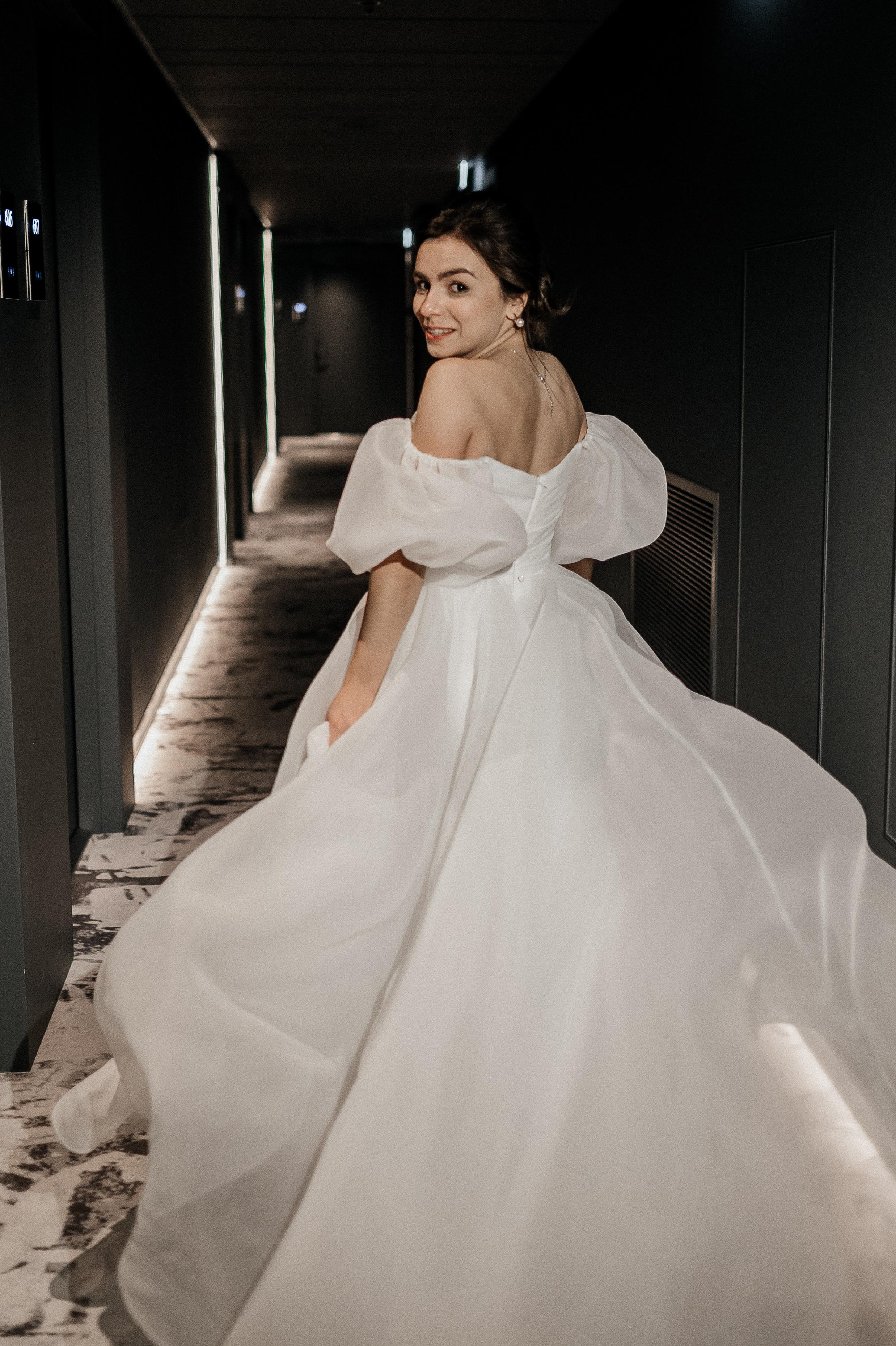 Осенняя свадьба Светы и Миши, со сбора в отеле Movenpic. Свадебный фотограф Москва — Сергей и Татьяна