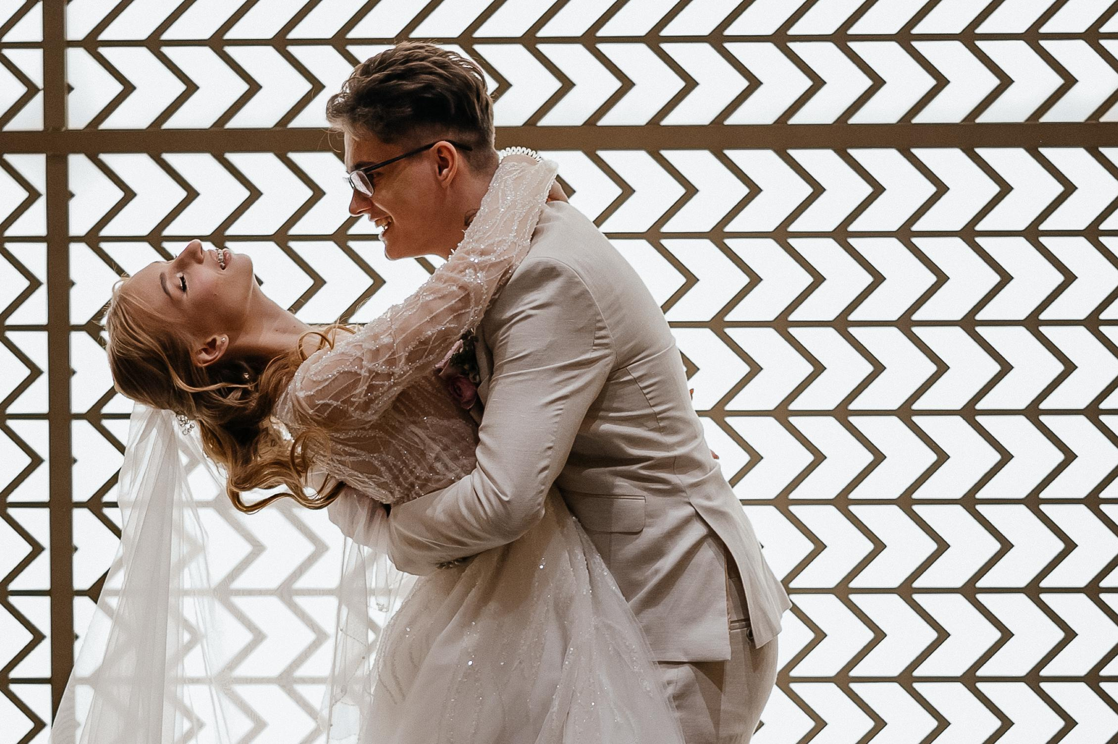 Свадебные сборы Кати и Степана в отеле Radisson Blu Olimpiyskiy. Свадебный фотограф Москва — Сергей и Татьяна