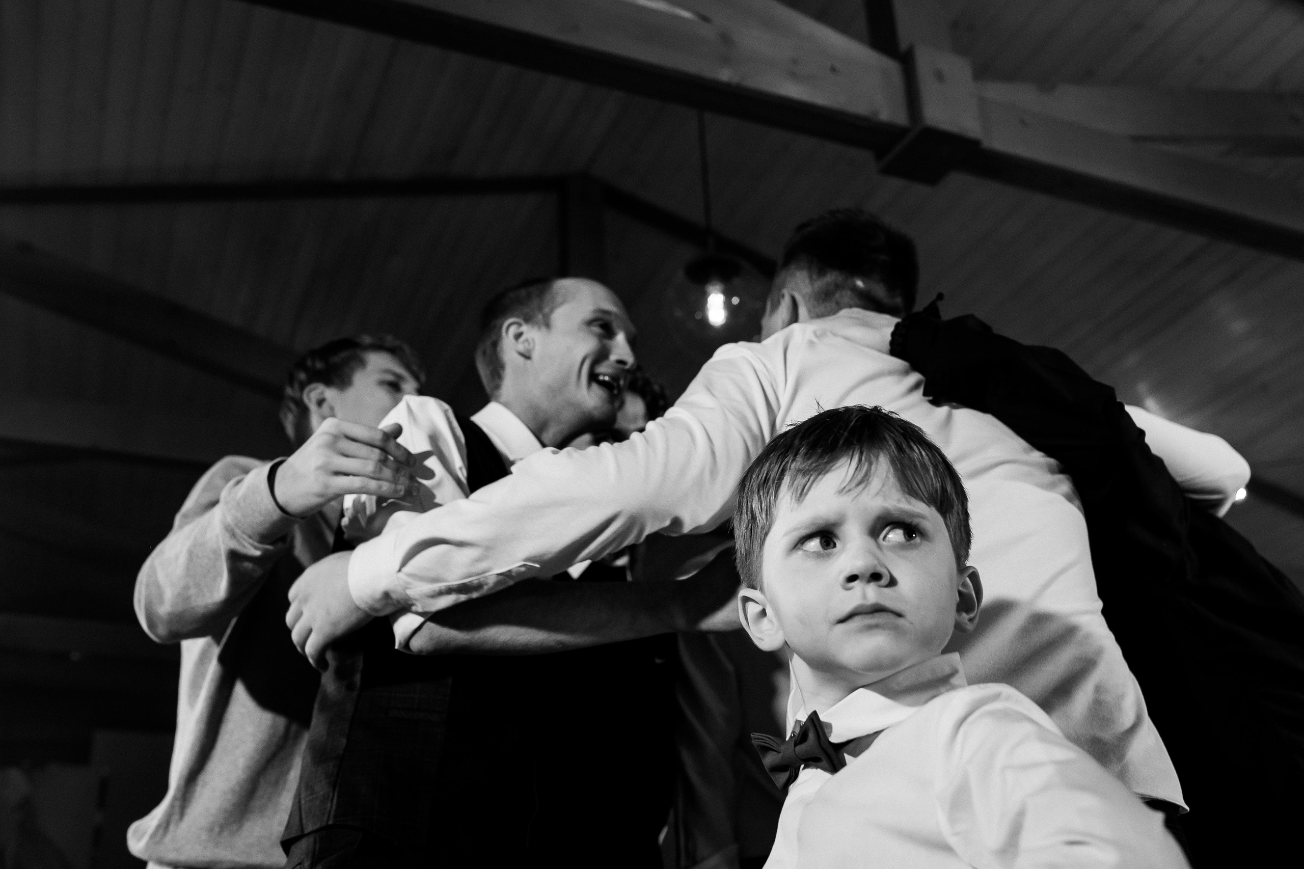 Свадебные сборы Кати и Степана в отеле Radisson Blu Olimpiyskiy. Свадебный фотограф Москва — Сергей и Татьяна