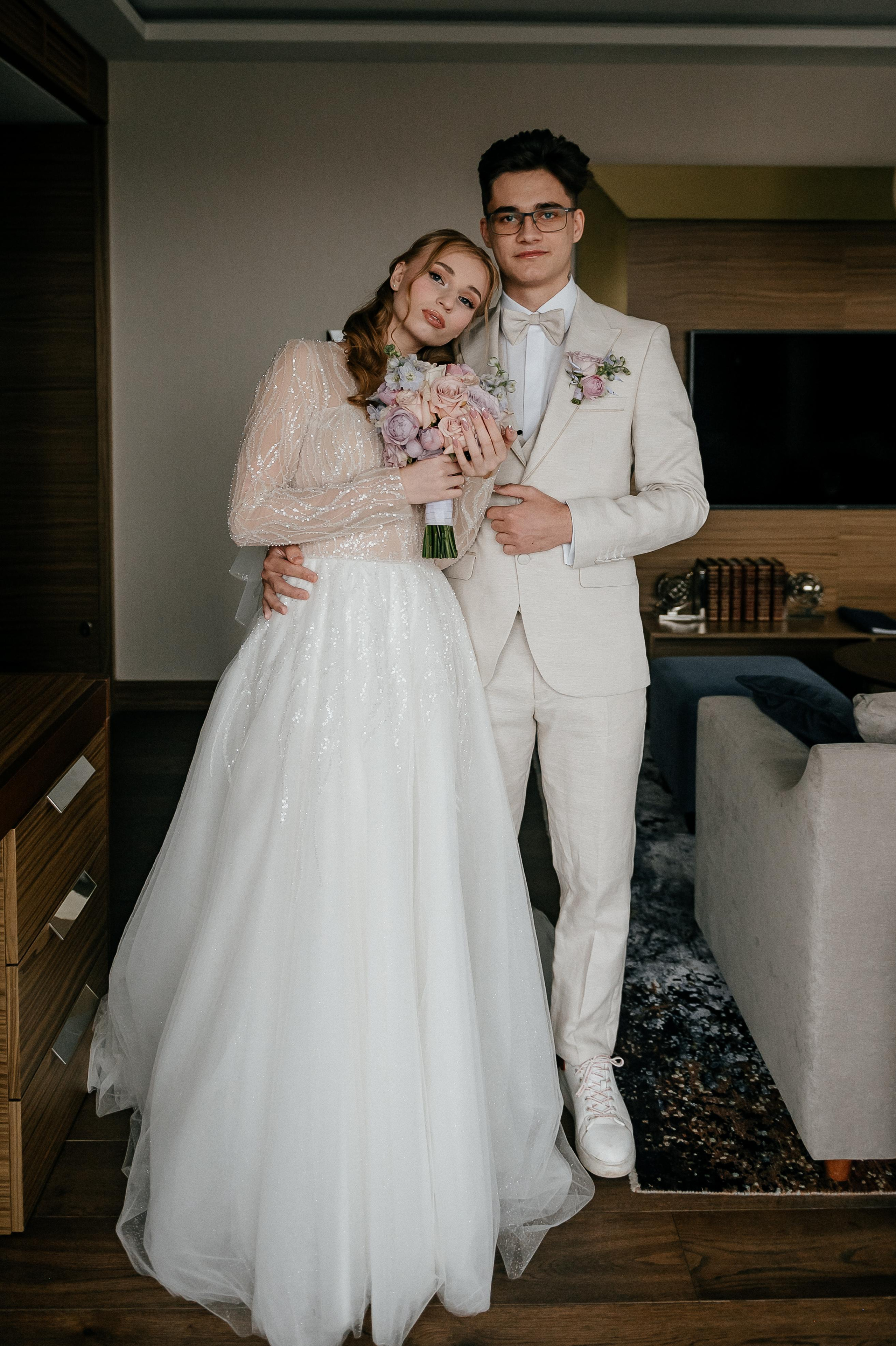 Свадебные сборы Кати и Степана в отеле Radisson Blu Olimpiyskiy. Свадебный фотограф Москва — Сергей и Татьяна