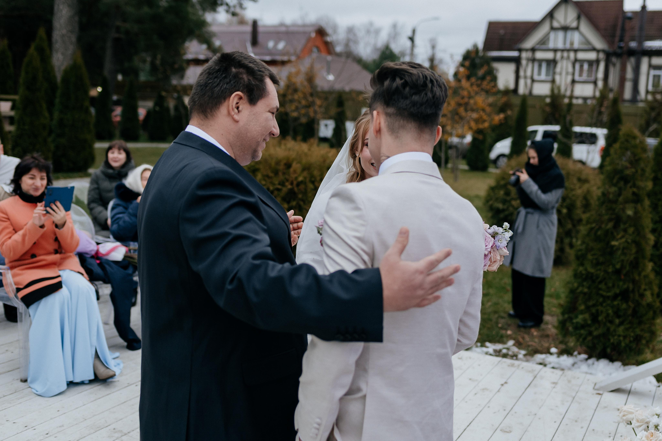 Свадебные сборы Кати и Степана в отеле Radisson Blu Olimpiyskiy. Свадебный фотограф Москва — Сергей и Татьяна