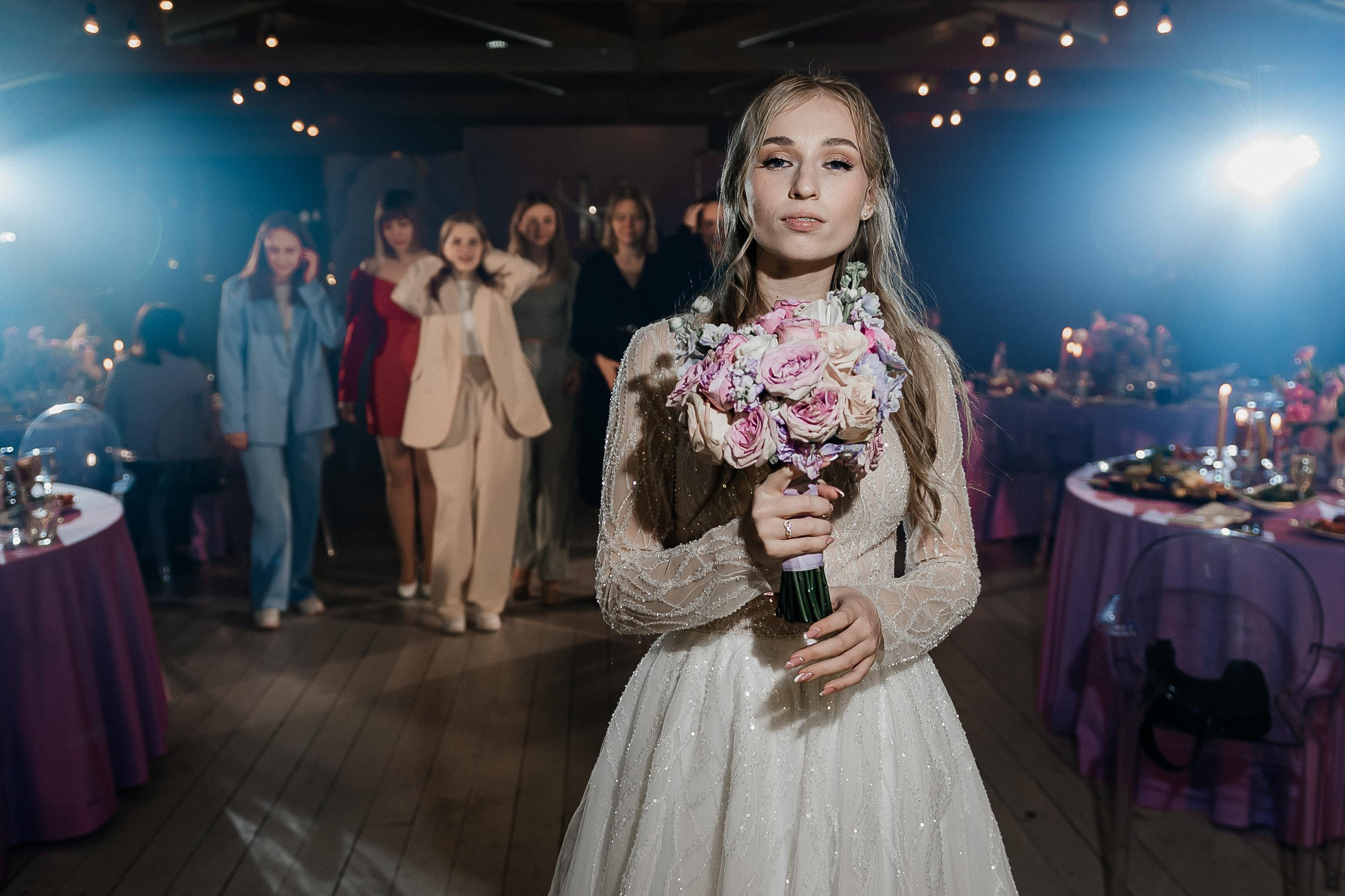 Свадебные сборы Кати и Степана в отеле Radisson Blu Olimpiyskiy. Свадебный фотограф Москва — Сергей и Татьяна