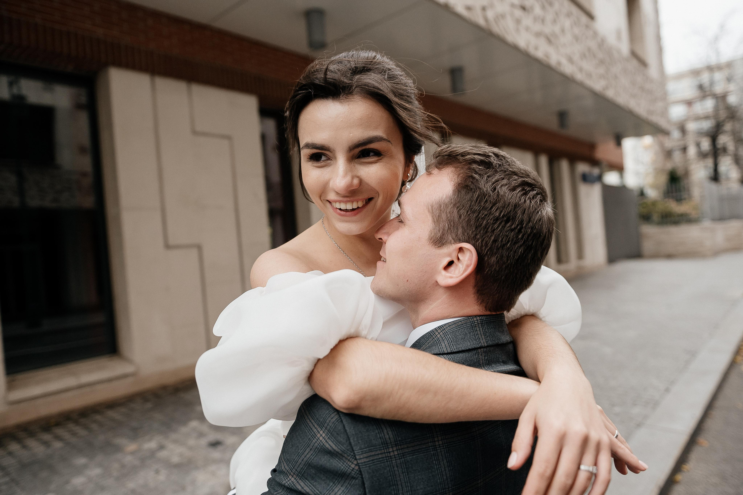 Осенняя свадьба Светы и Миши, со сбора в отеле Movenpic. Свадебный фотограф Москва — Сергей и Татьяна