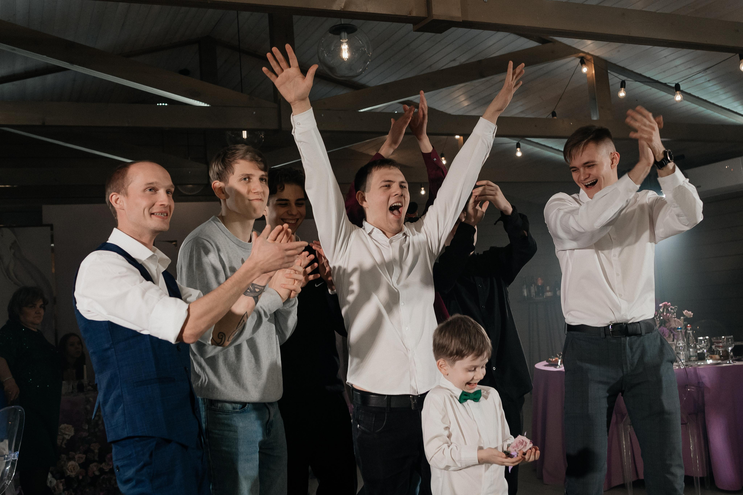 Свадебные сборы Кати и Степана в отеле Radisson Blu Olimpiyskiy. Свадебный фотограф Москва — Сергей и Татьяна