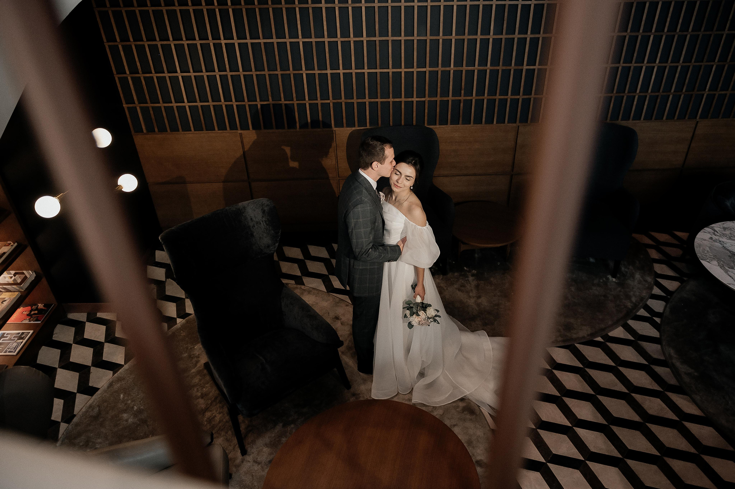 Осенняя свадьба Светы и Миши, со сбора в отеле Movenpic. Свадебный фотограф Москва — Сергей и Татьяна