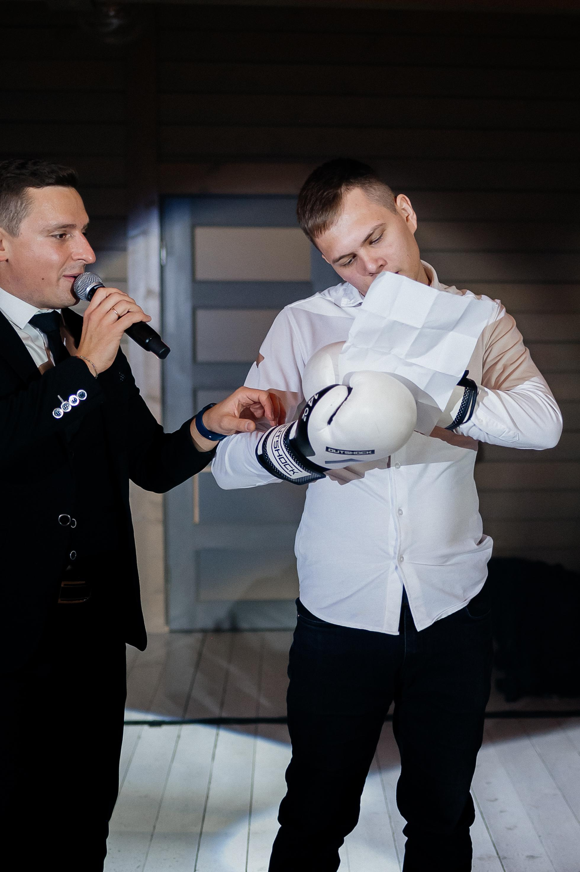 Свадебные сборы Кати и Степана в отеле Radisson Blu Olimpiyskiy. Свадебный фотограф Москва — Сергей и Татьяна