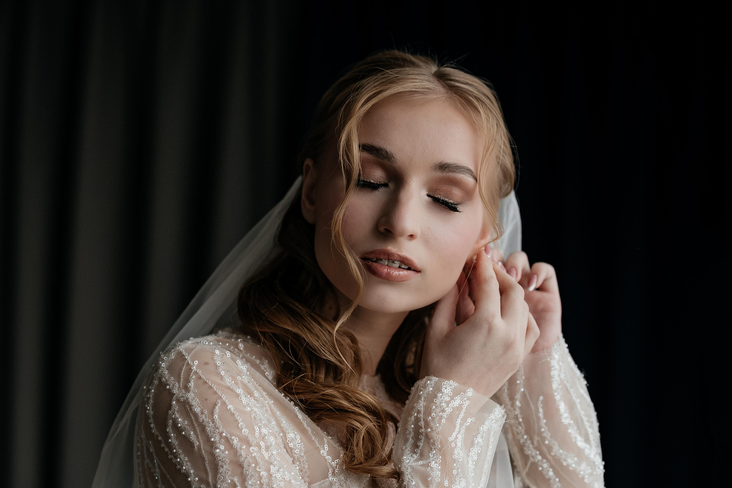 Свадебные сборы Кати и Степана в отеле Radisson Blu Olimpiyskiy. Свадебный фотограф Москва — Сергей и Татьяна