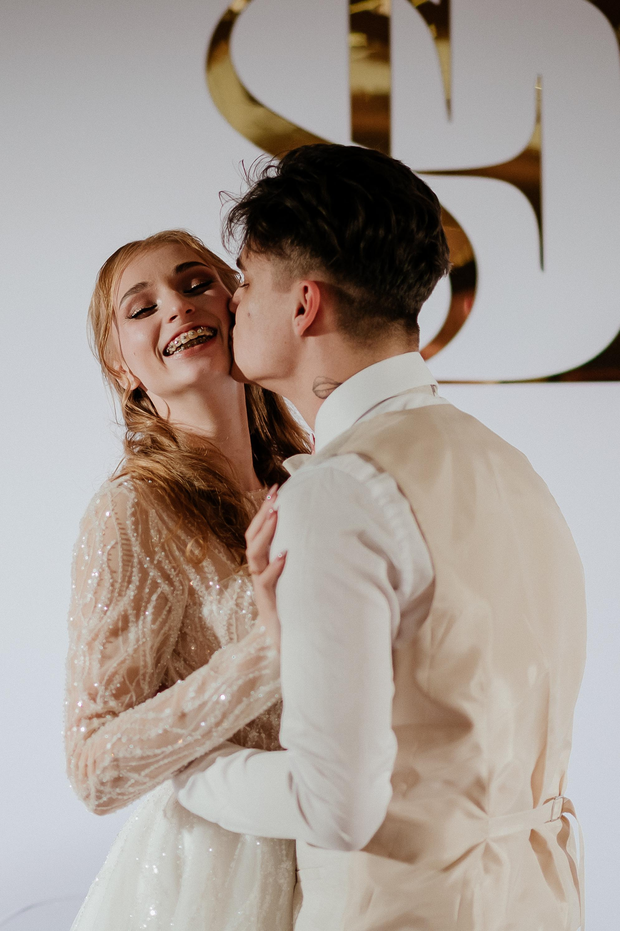 Свадебные сборы Кати и Степана в отеле Radisson Blu Olimpiyskiy. Свадебный фотограф Москва — Сергей и Татьяна