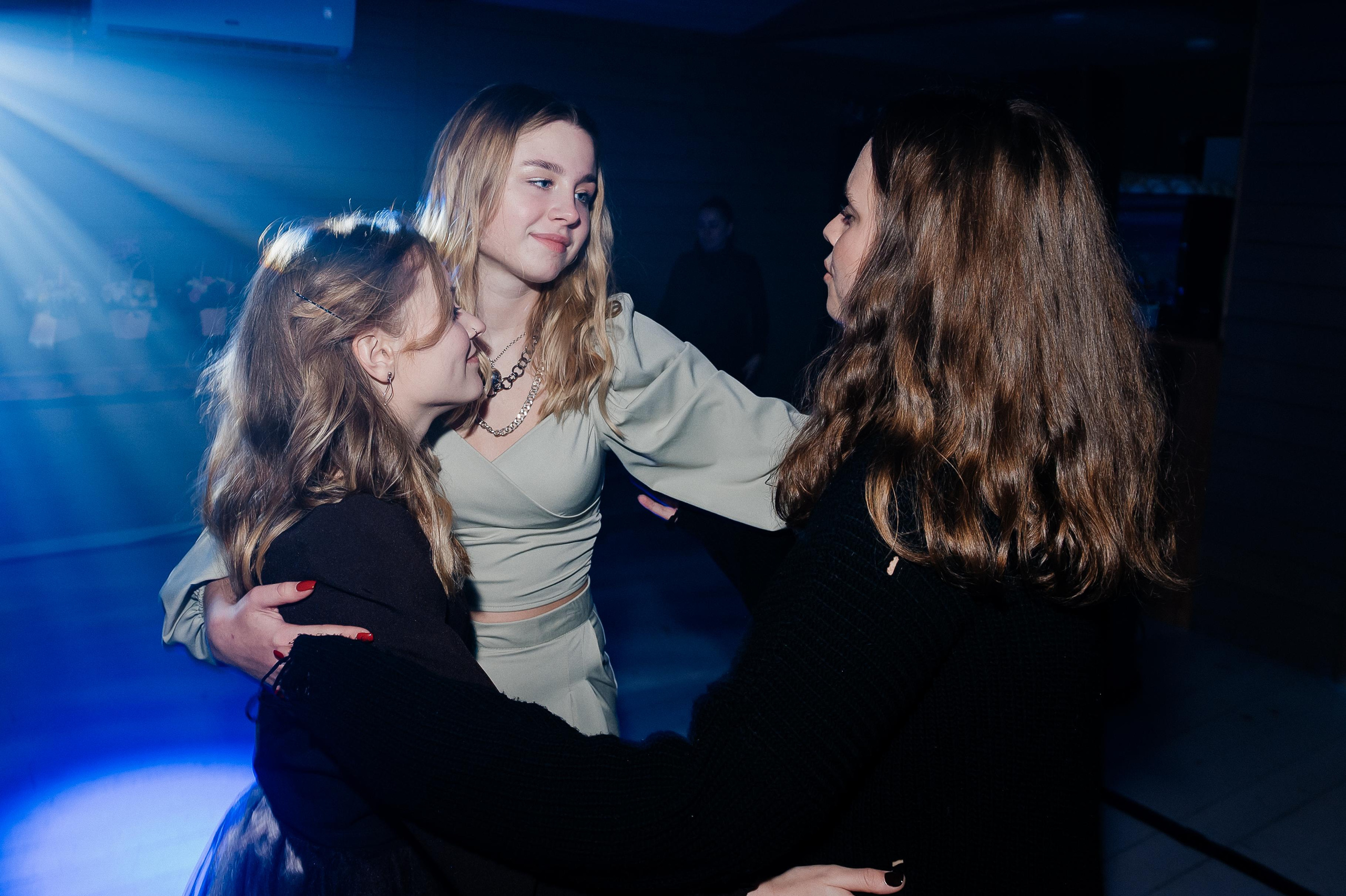 Свадебные сборы Кати и Степана в отеле Radisson Blu Olimpiyskiy. Свадебный фотограф Москва — Сергей и Татьяна