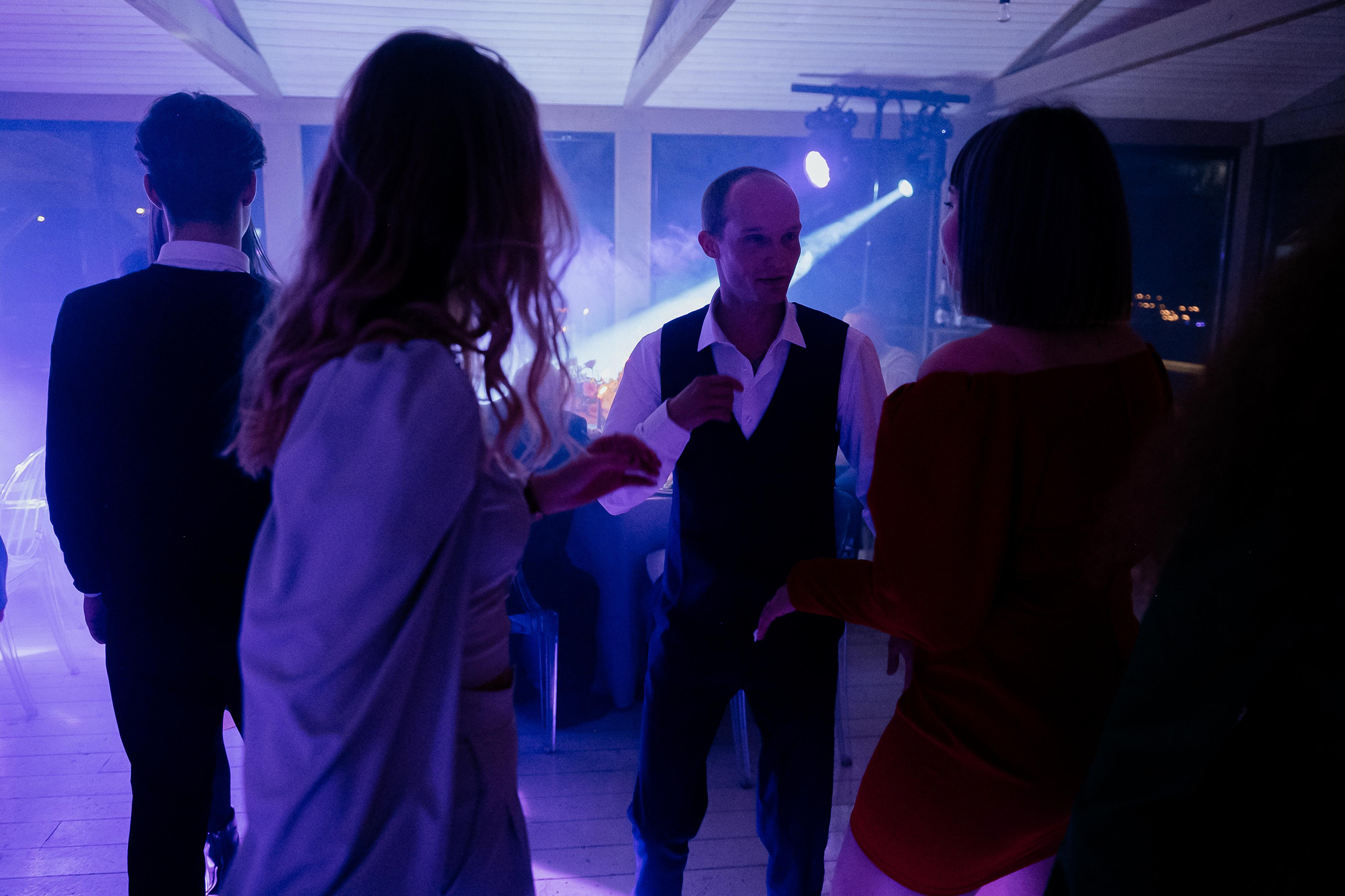 Свадебные сборы Кати и Степана в отеле Radisson Blu Olimpiyskiy. Свадебный фотограф Москва — Сергей и Татьяна