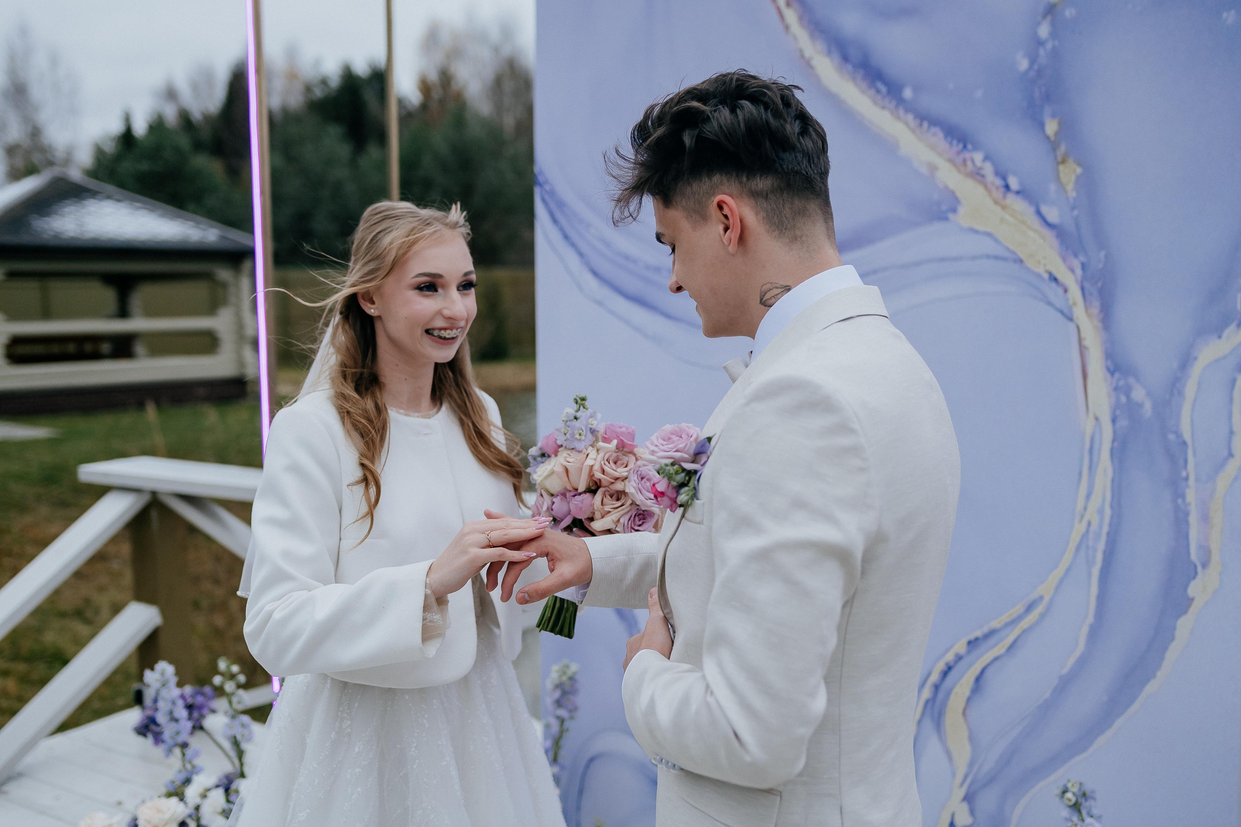 Свадебные сборы Кати и Степана в отеле Radisson Blu Olimpiyskiy. Свадебный фотограф Москва — Сергей и Татьяна