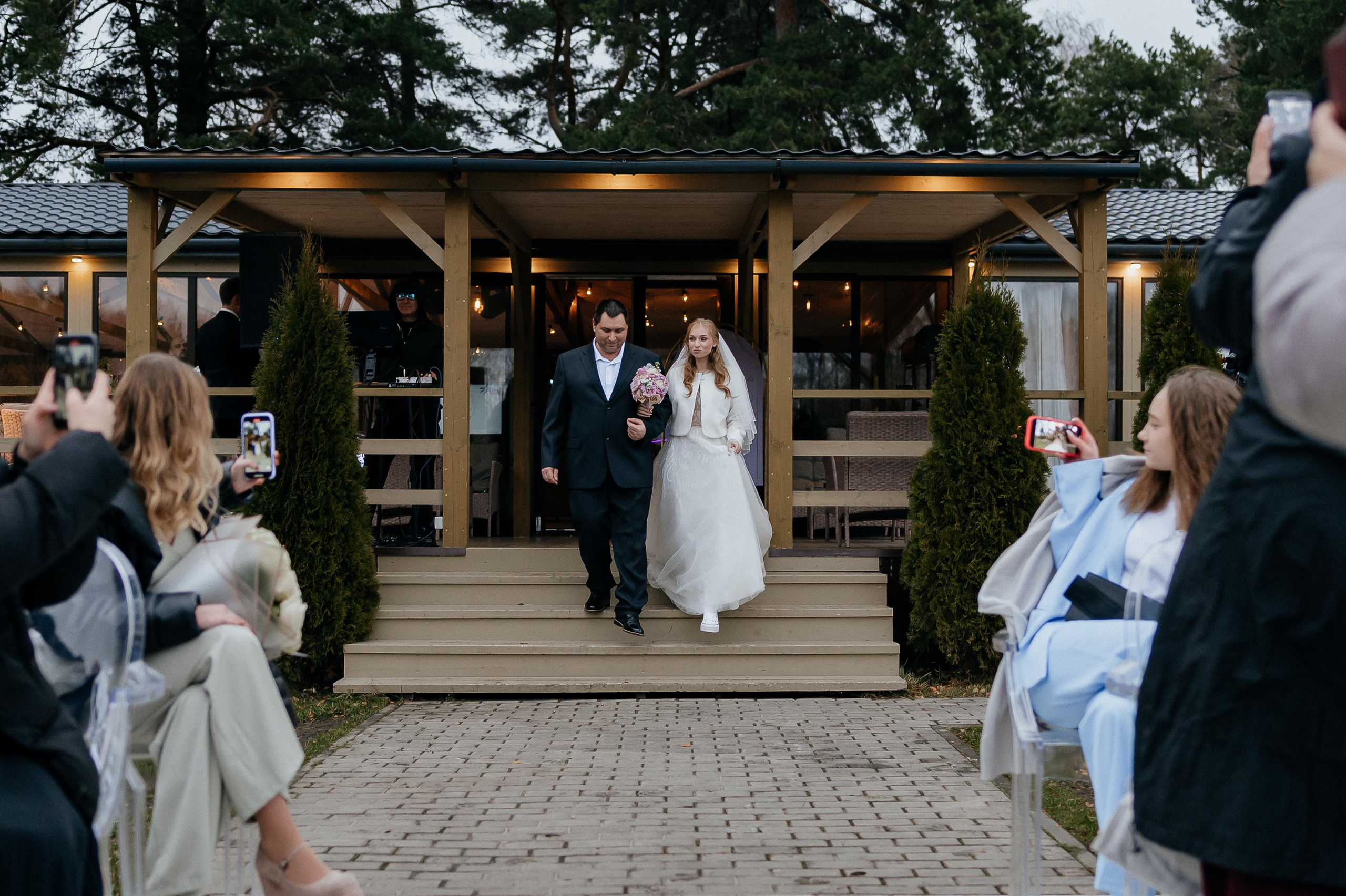 Свадебные сборы Кати и Степана в отеле Radisson Blu Olimpiyskiy. Свадебный фотограф Москва — Сергей и Татьяна