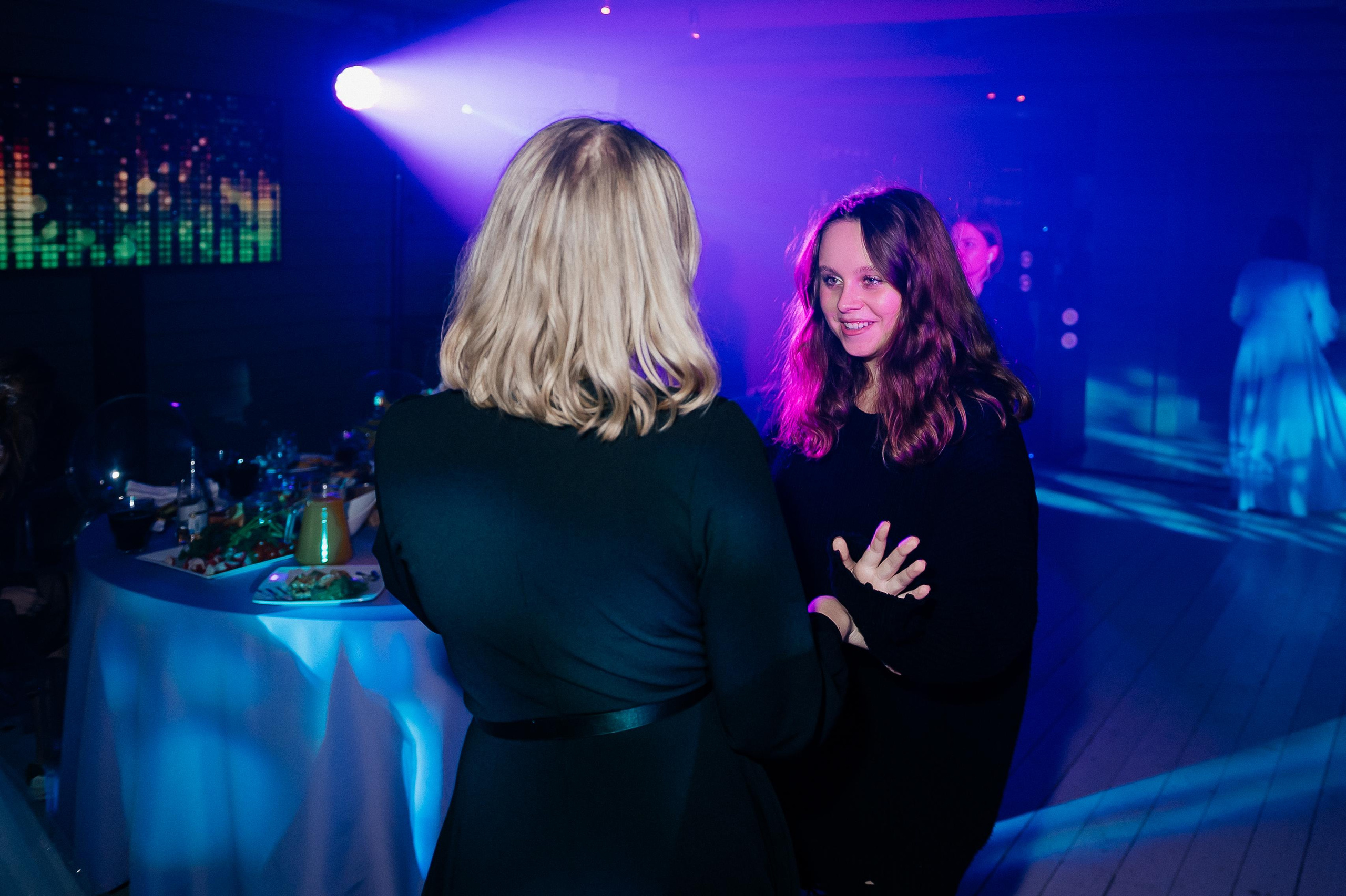 Свадебные сборы Кати и Степана в отеле Radisson Blu Olimpiyskiy. Свадебный фотограф Москва — Сергей и Татьяна