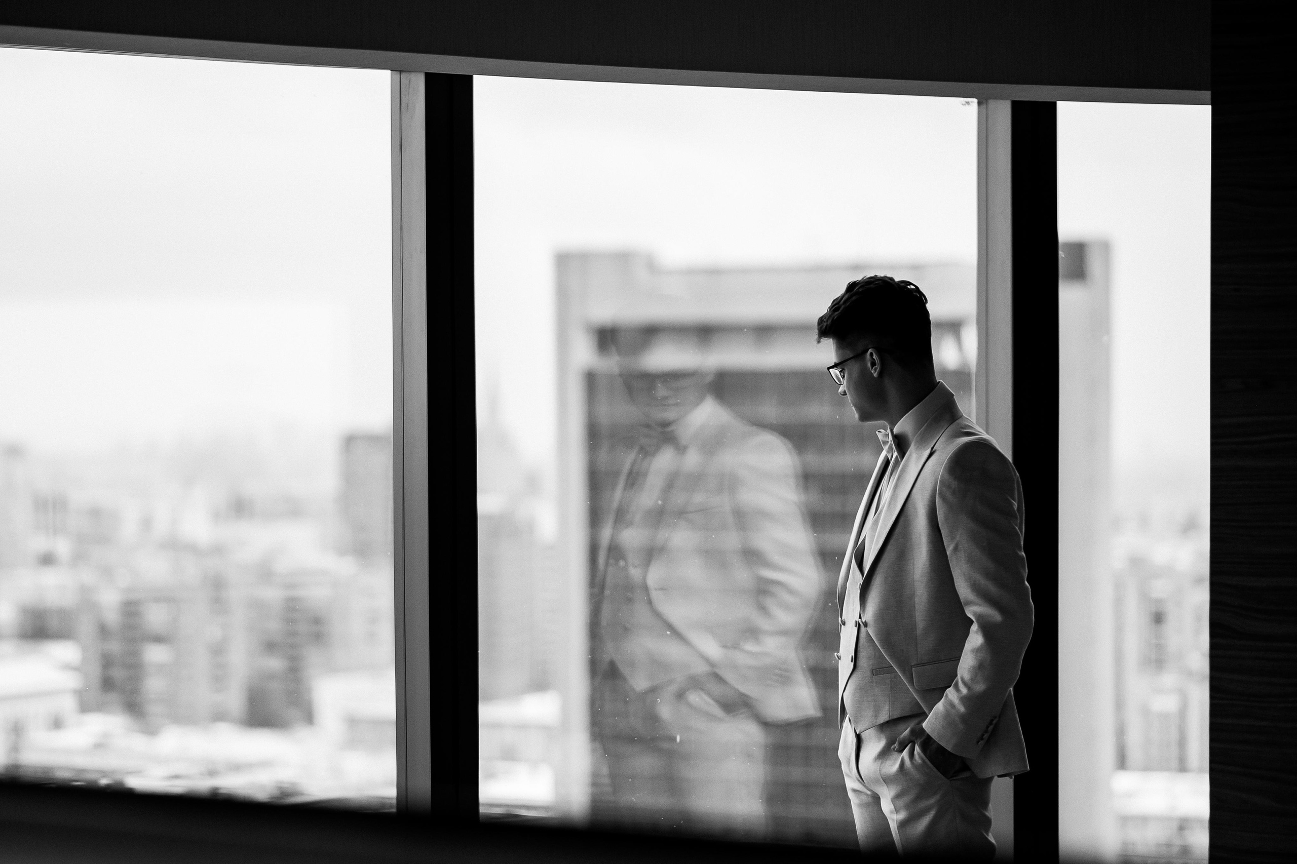 Свадебные сборы Кати и Степана в отеле Radisson Blu Olimpiyskiy. Свадебный фотограф Москва — Сергей и Татьяна