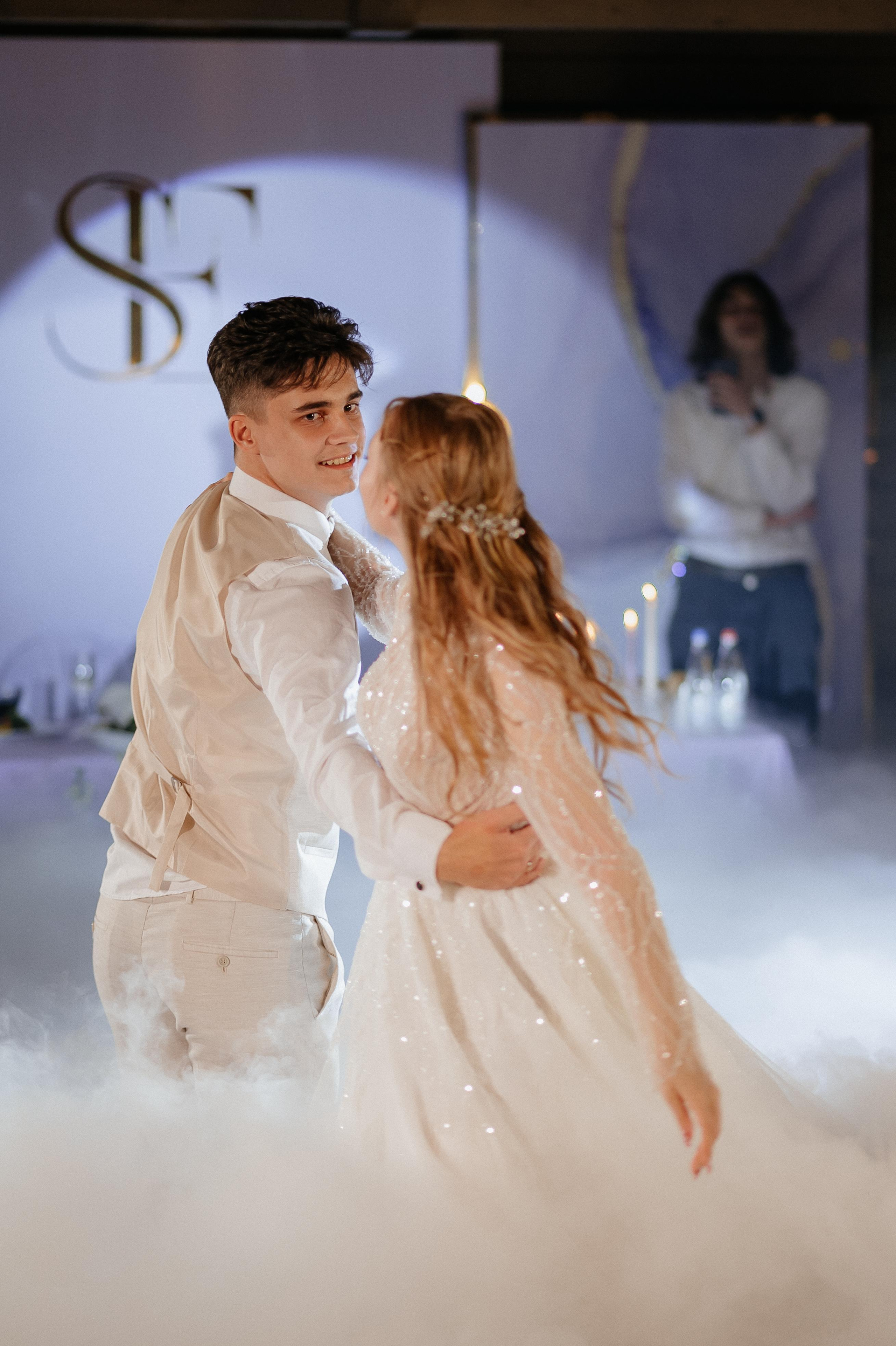 Свадебные сборы Кати и Степана в отеле Radisson Blu Olimpiyskiy. Свадебный фотограф Москва — Сергей и Татьяна