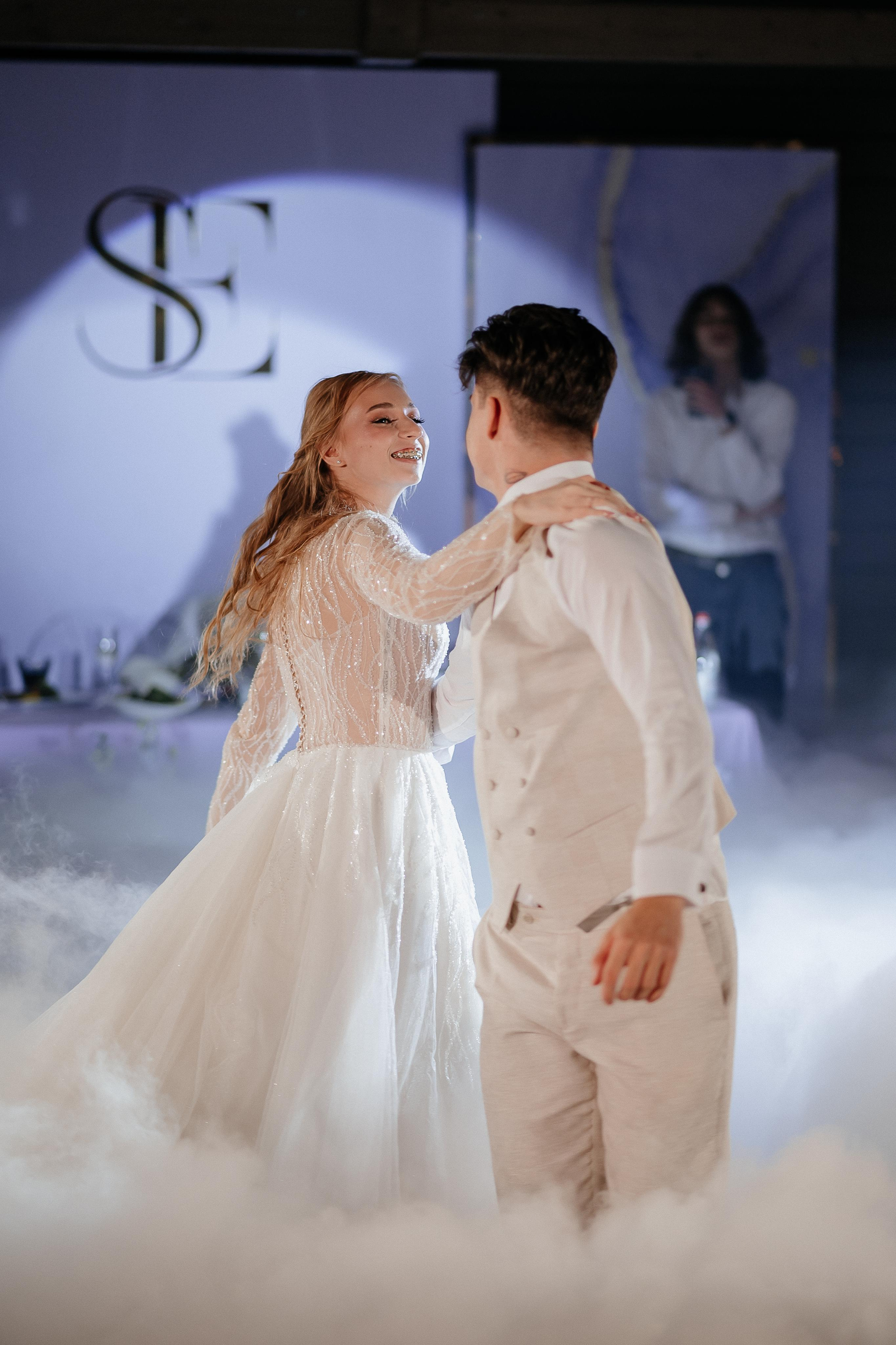 Свадебные сборы Кати и Степана в отеле Radisson Blu Olimpiyskiy. Свадебный фотограф Москва — Сергей и Татьяна