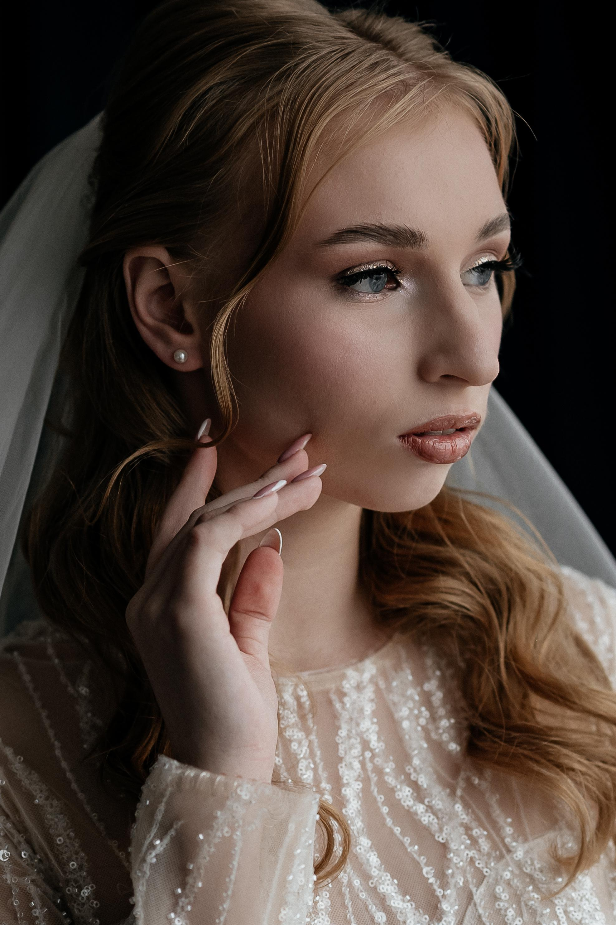 Свадебные сборы Кати и Степана в отеле Radisson Blu Olimpiyskiy. Свадебный фотограф Москва — Сергей и Татьяна