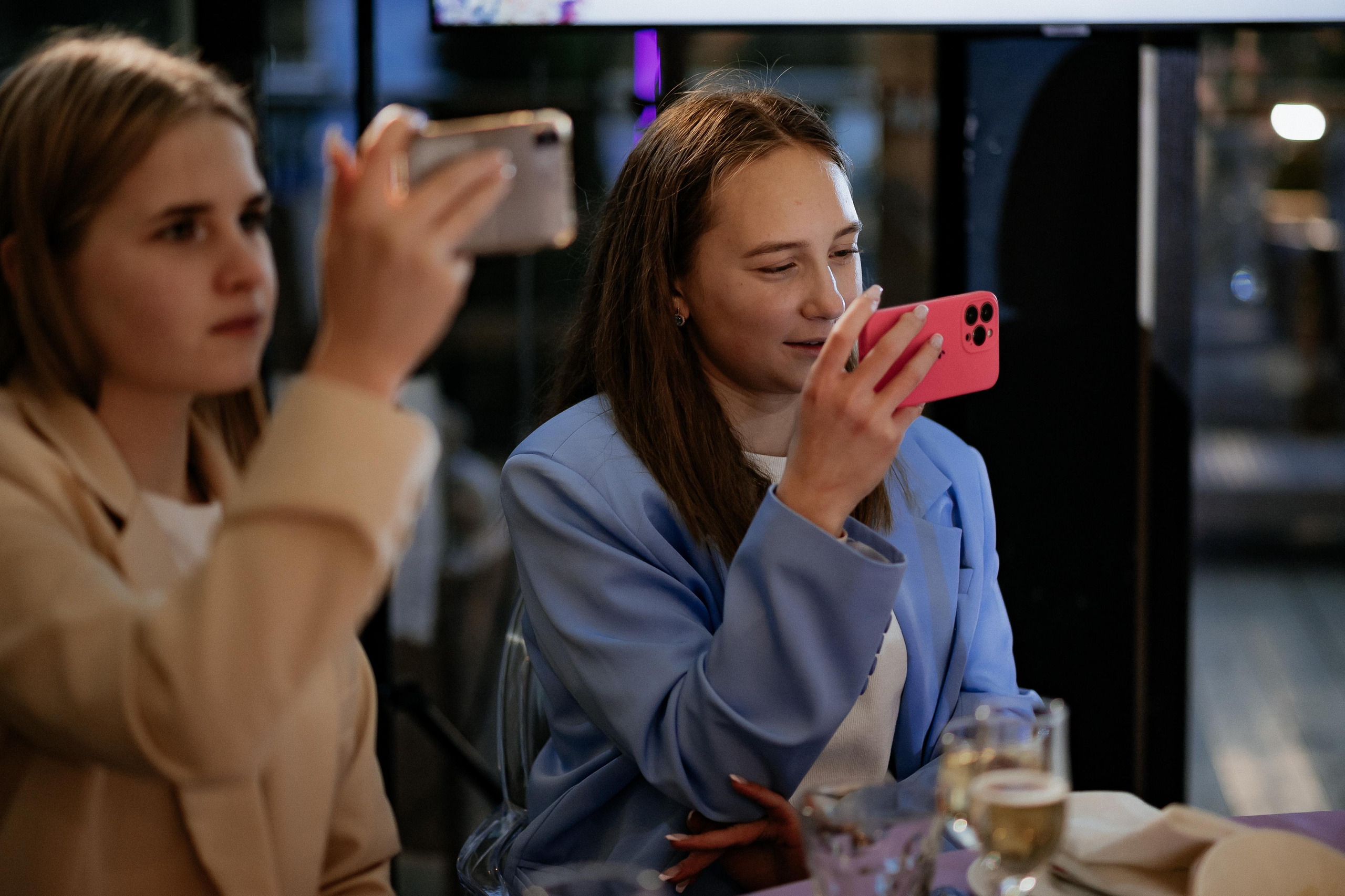 Свадебные сборы Кати и Степана в отеле Radisson Blu Olimpiyskiy. Свадебный фотограф Москва — Сергей и Татьяна