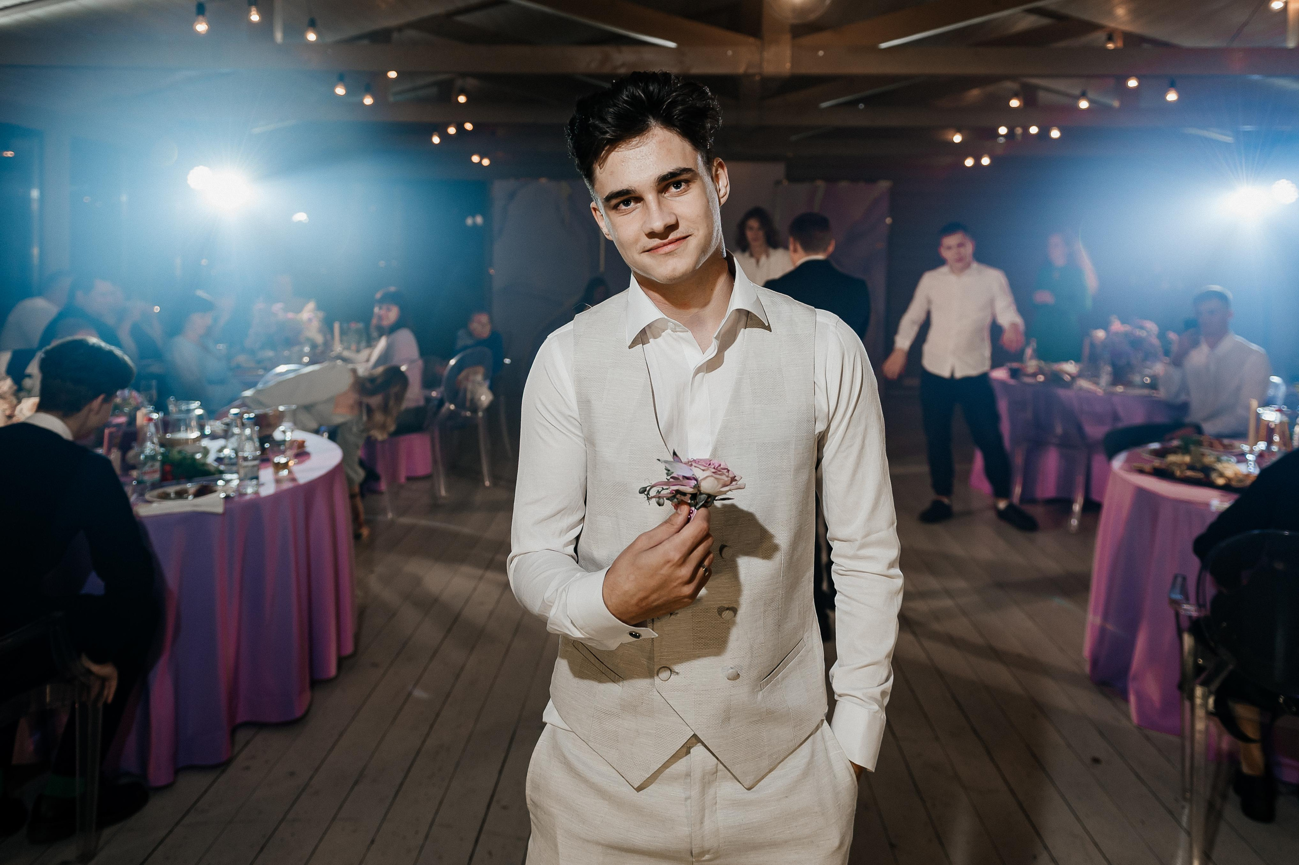 Свадебные сборы Кати и Степана в отеле Radisson Blu Olimpiyskiy. Свадебный фотограф Москва — Сергей и Татьяна