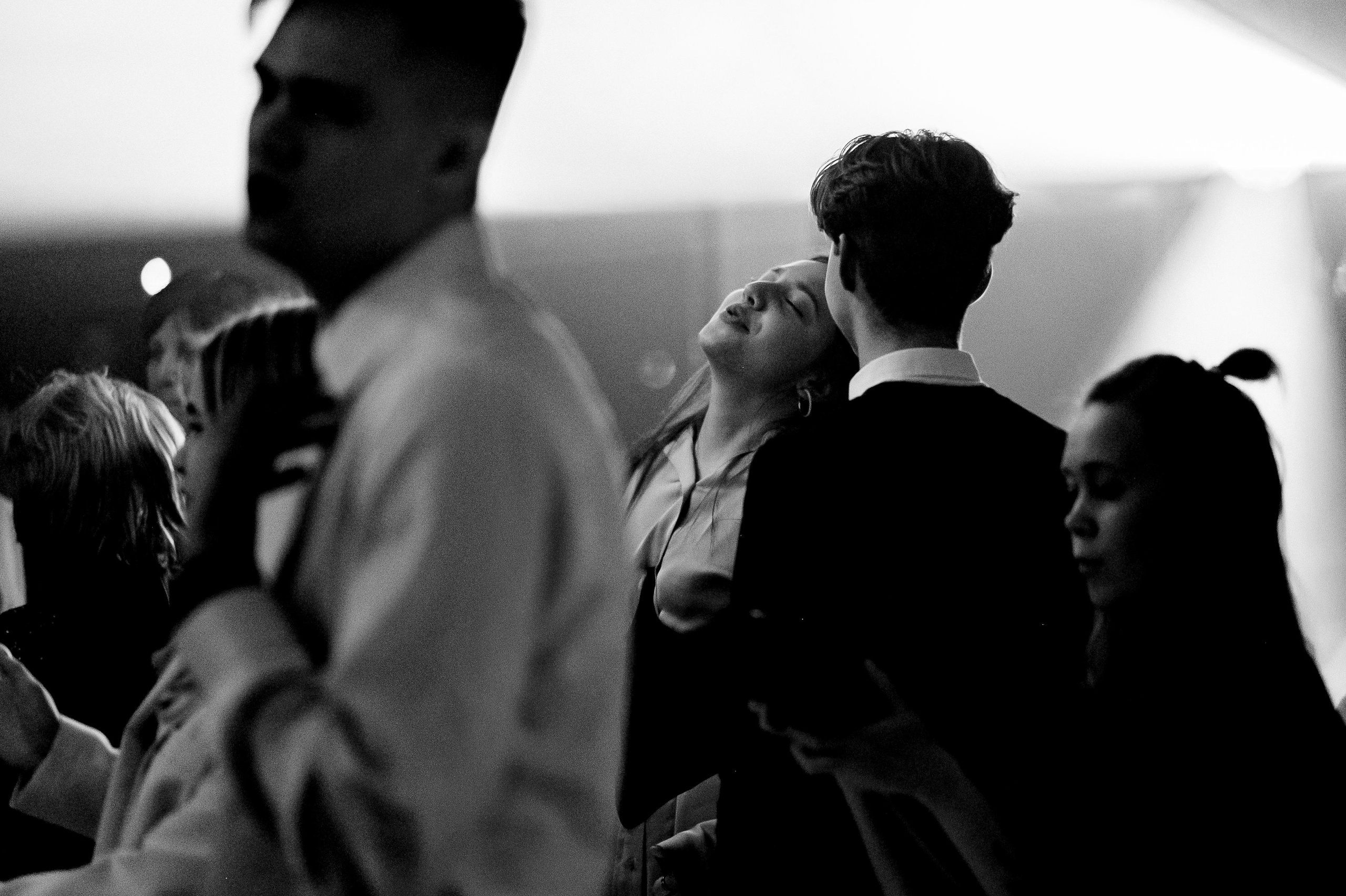 Свадебные сборы Кати и Степана в отеле Radisson Blu Olimpiyskiy. Свадебный фотограф Москва — Сергей и Татьяна