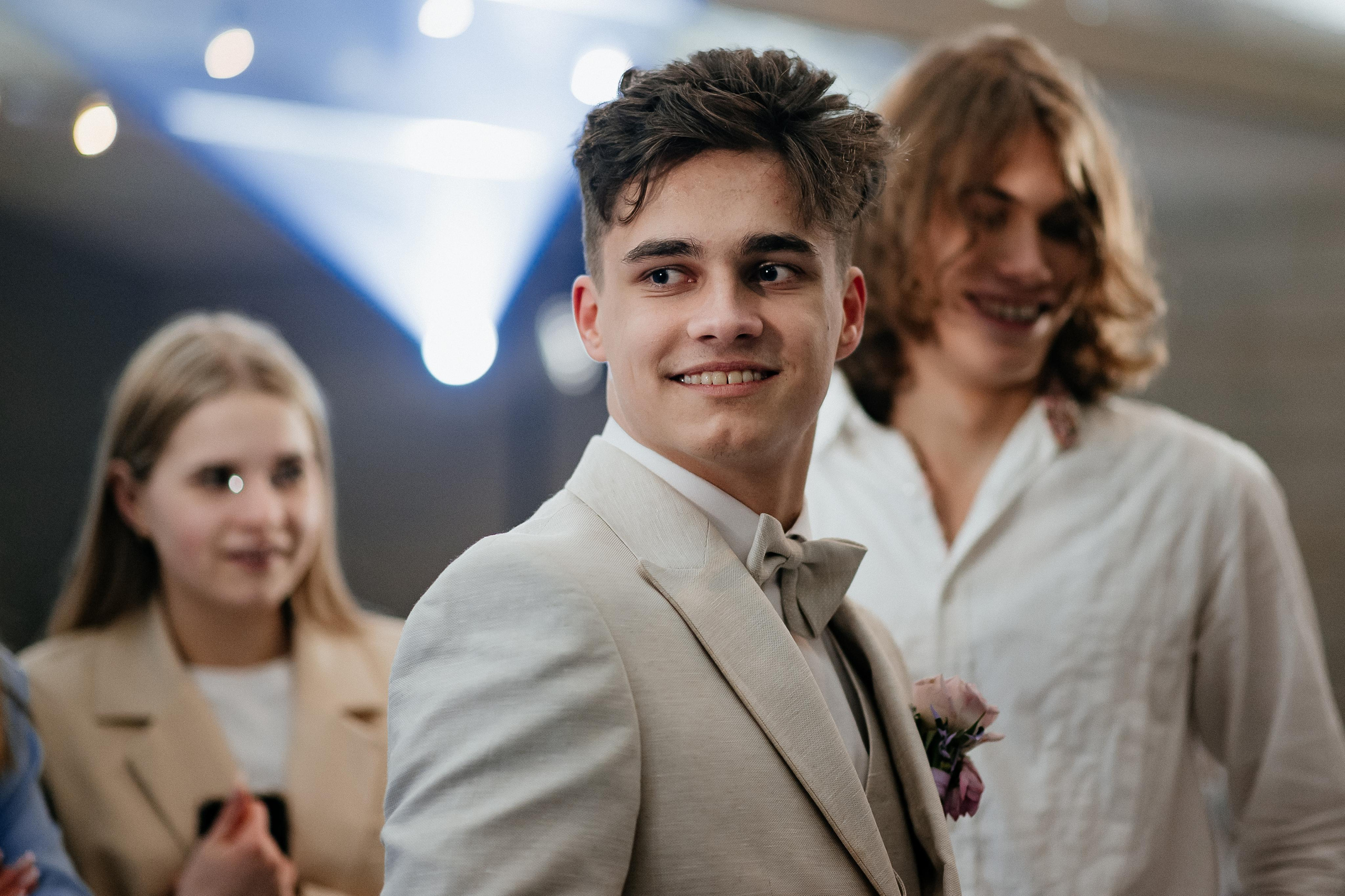 Свадебные сборы Кати и Степана в отеле Radisson Blu Olimpiyskiy. Свадебный фотограф Москва — Сергей и Татьяна