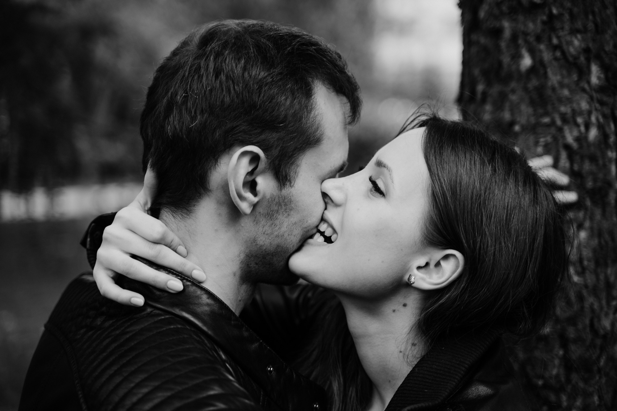 Лав стори Маши и Артема в парке им. Баумана в городе Москва. Свадебный фотограф Москва — Сергей и Татьяна
