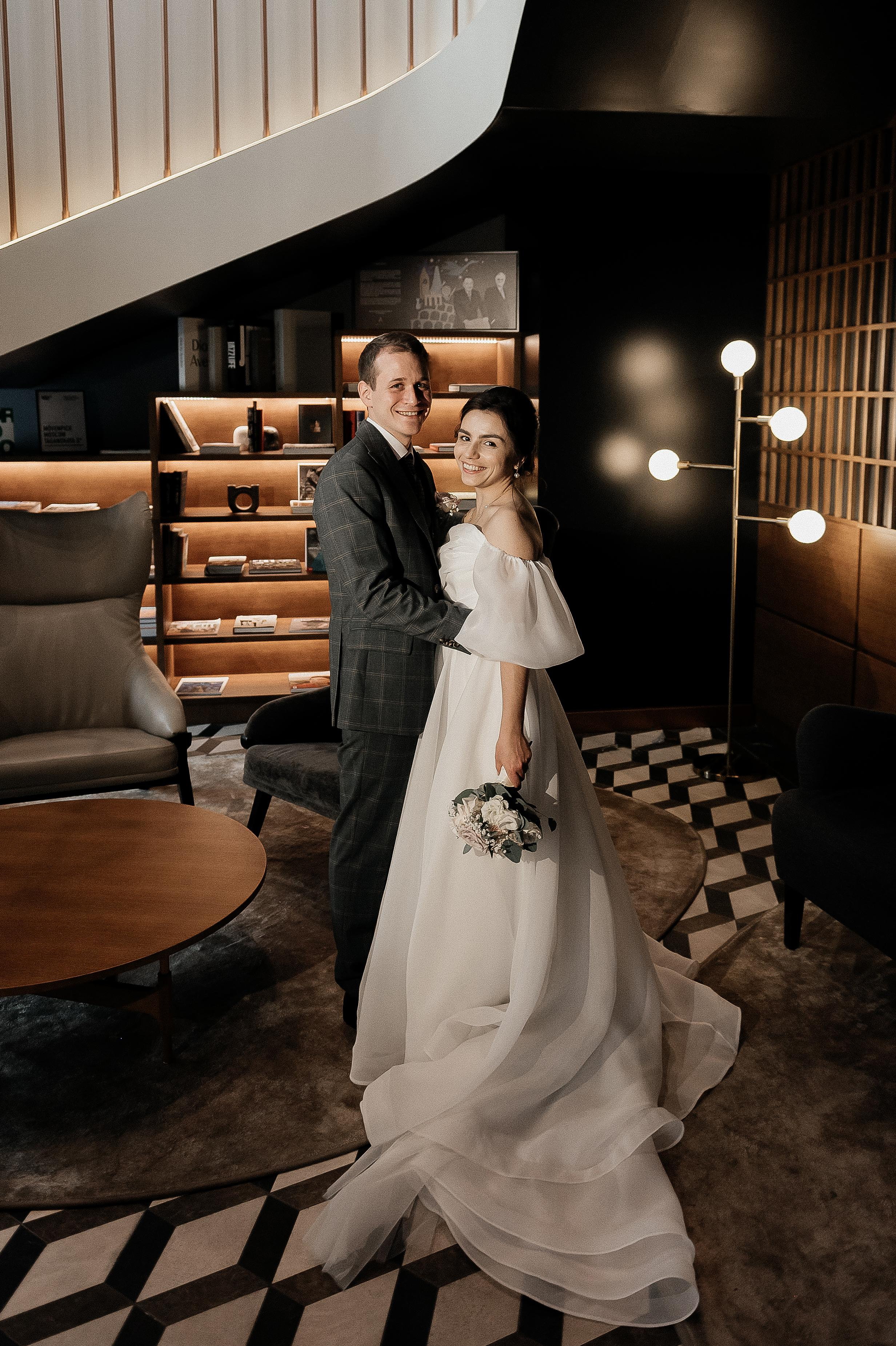 Осенняя свадьба Светы и Миши, со сбора в отеле Movenpic. Свадебный фотограф Москва — Сергей и Татьяна