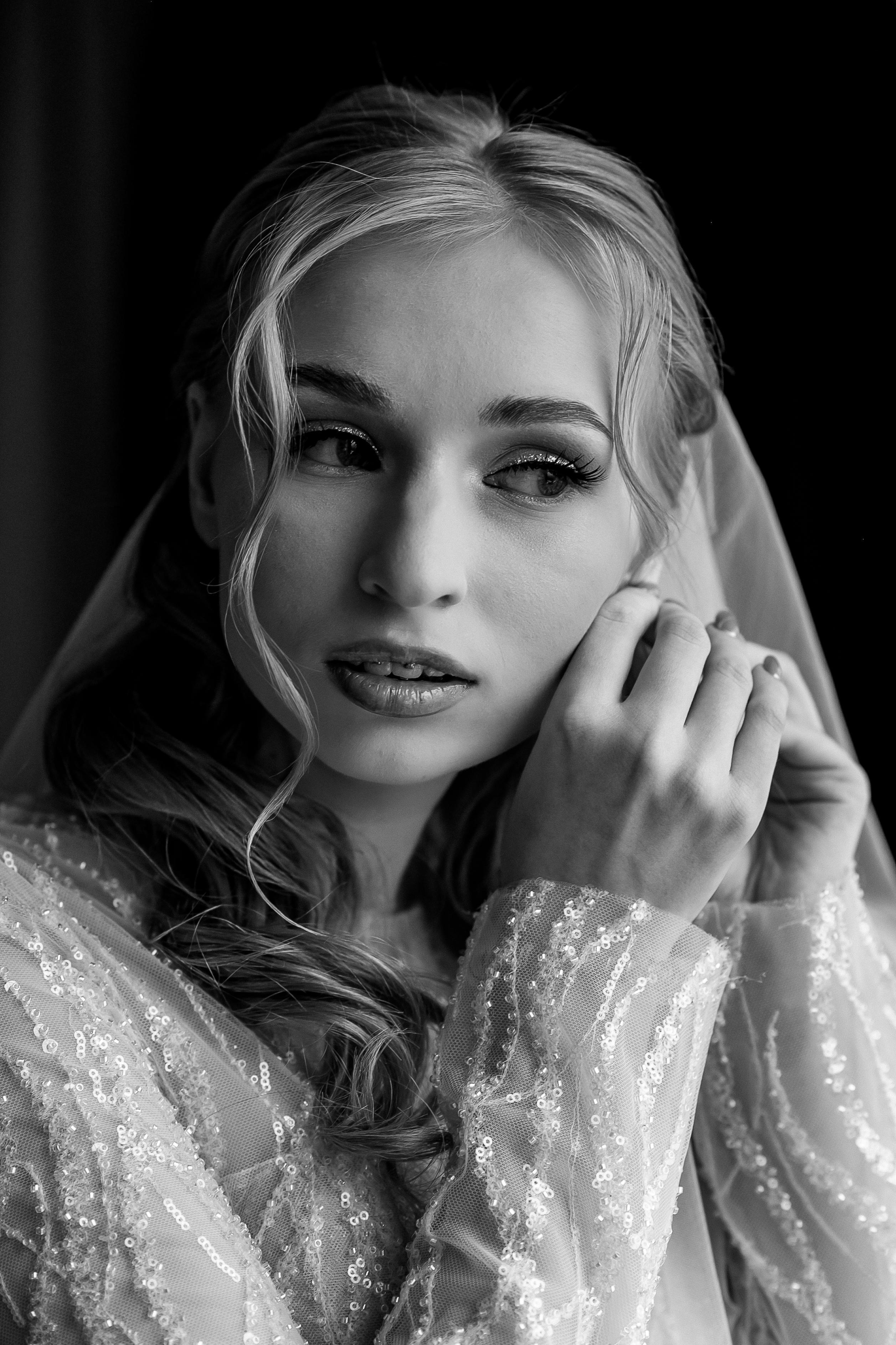 Свадебные сборы Кати и Степана в отеле Radisson Blu Olimpiyskiy. Свадебный фотограф Москва — Сергей и Татьяна