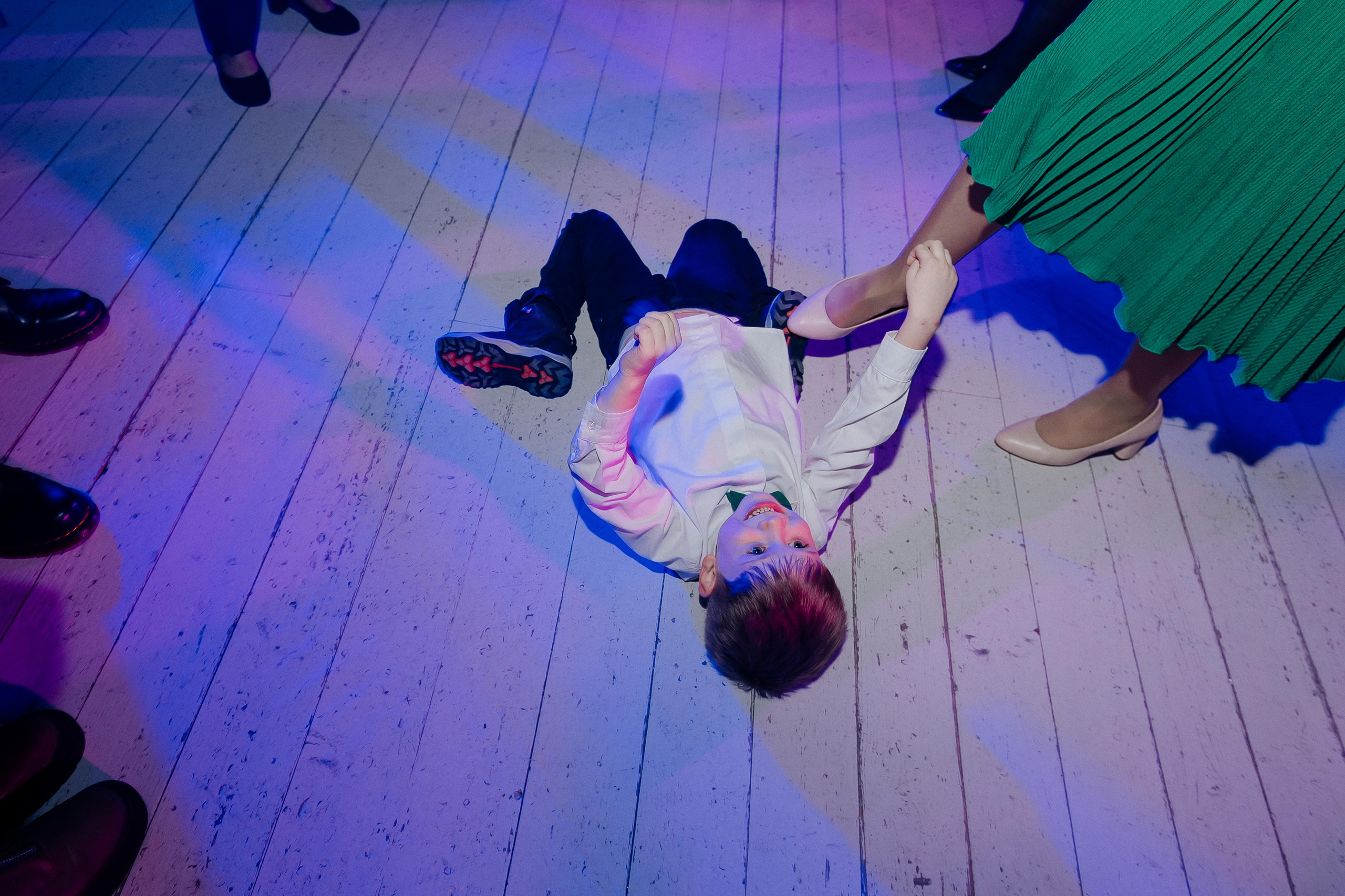 Свадебные сборы Кати и Степана в отеле Radisson Blu Olimpiyskiy. Свадебный фотограф Москва — Сергей и Татьяна