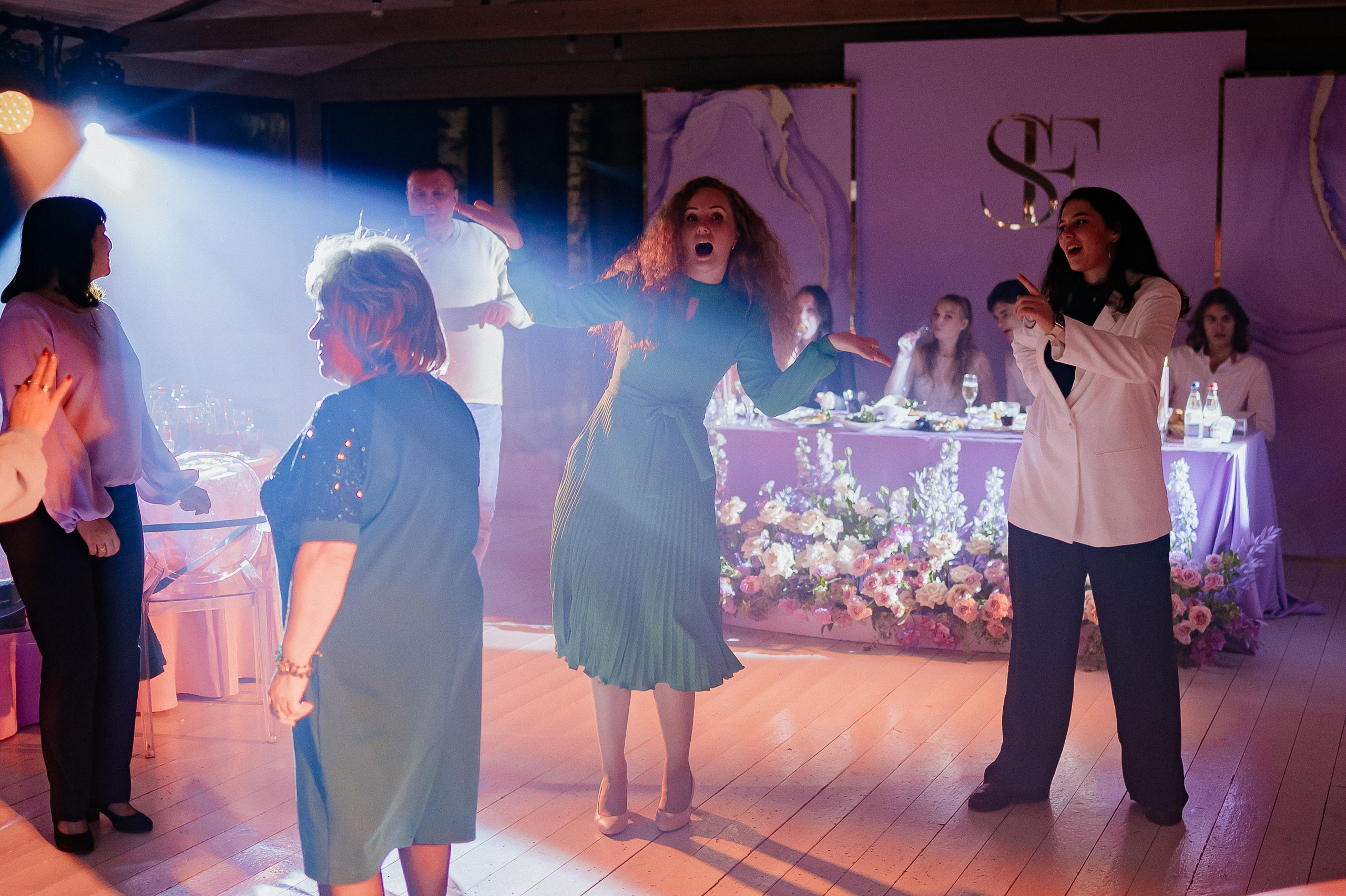 Свадебные сборы Кати и Степана в отеле Radisson Blu Olimpiyskiy. Свадебный фотограф Москва — Сергей и Татьяна