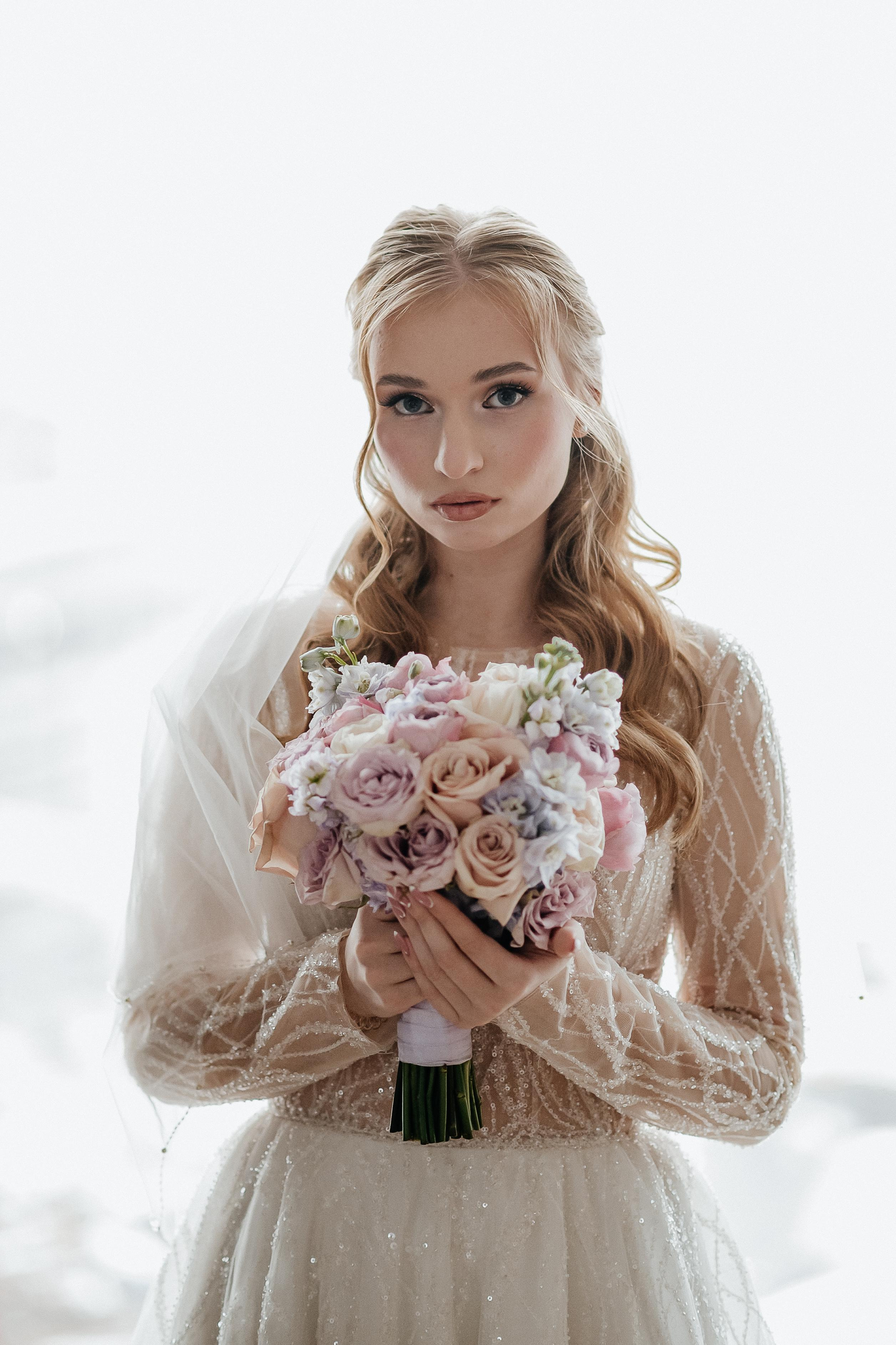 Свадебные сборы Кати и Степана в отеле Radisson Blu Olimpiyskiy. Свадебный фотограф Москва — Сергей и Татьяна