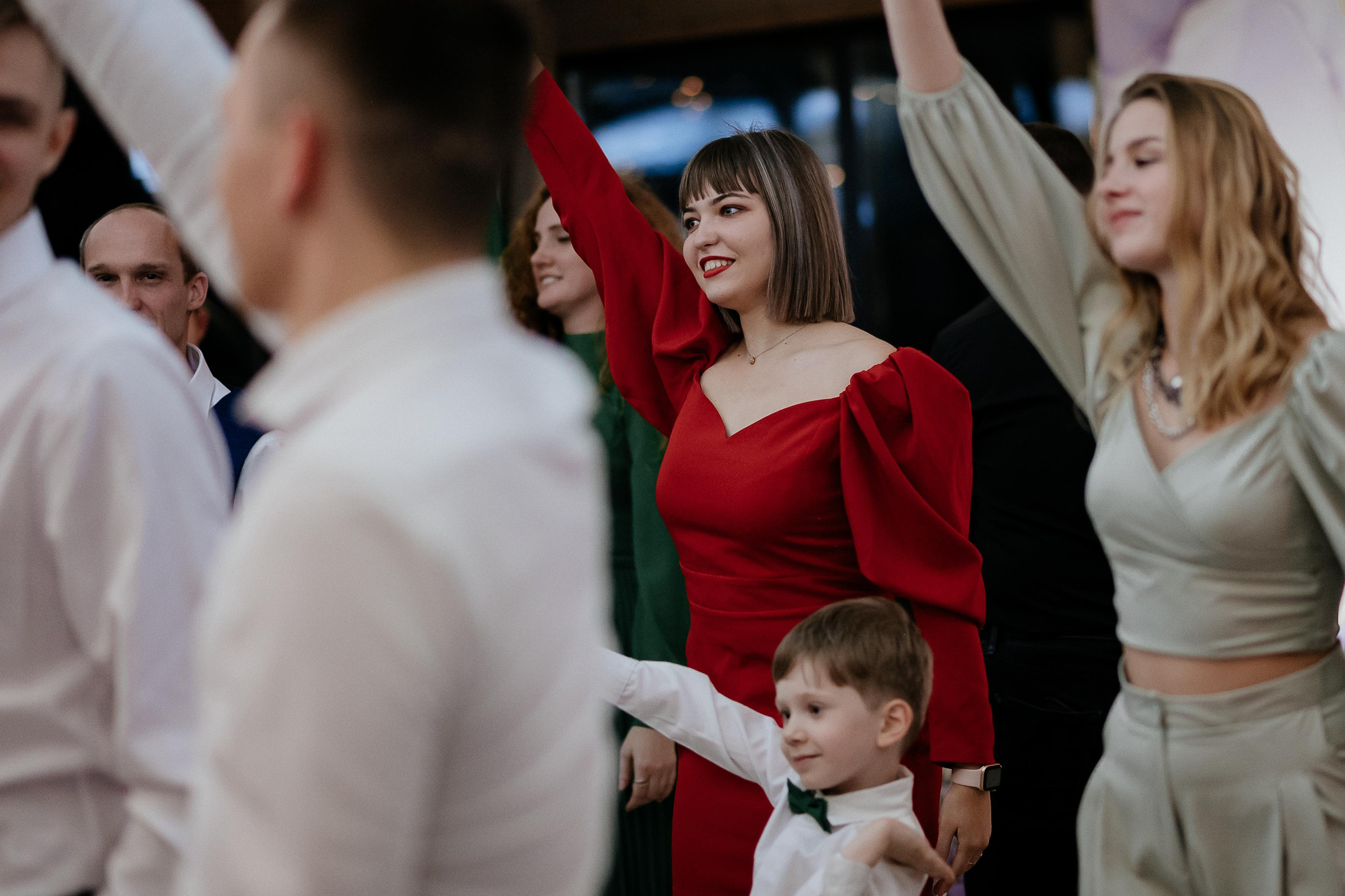 Свадебные сборы Кати и Степана в отеле Radisson Blu Olimpiyskiy. Свадебный фотограф Москва — Сергей и Татьяна