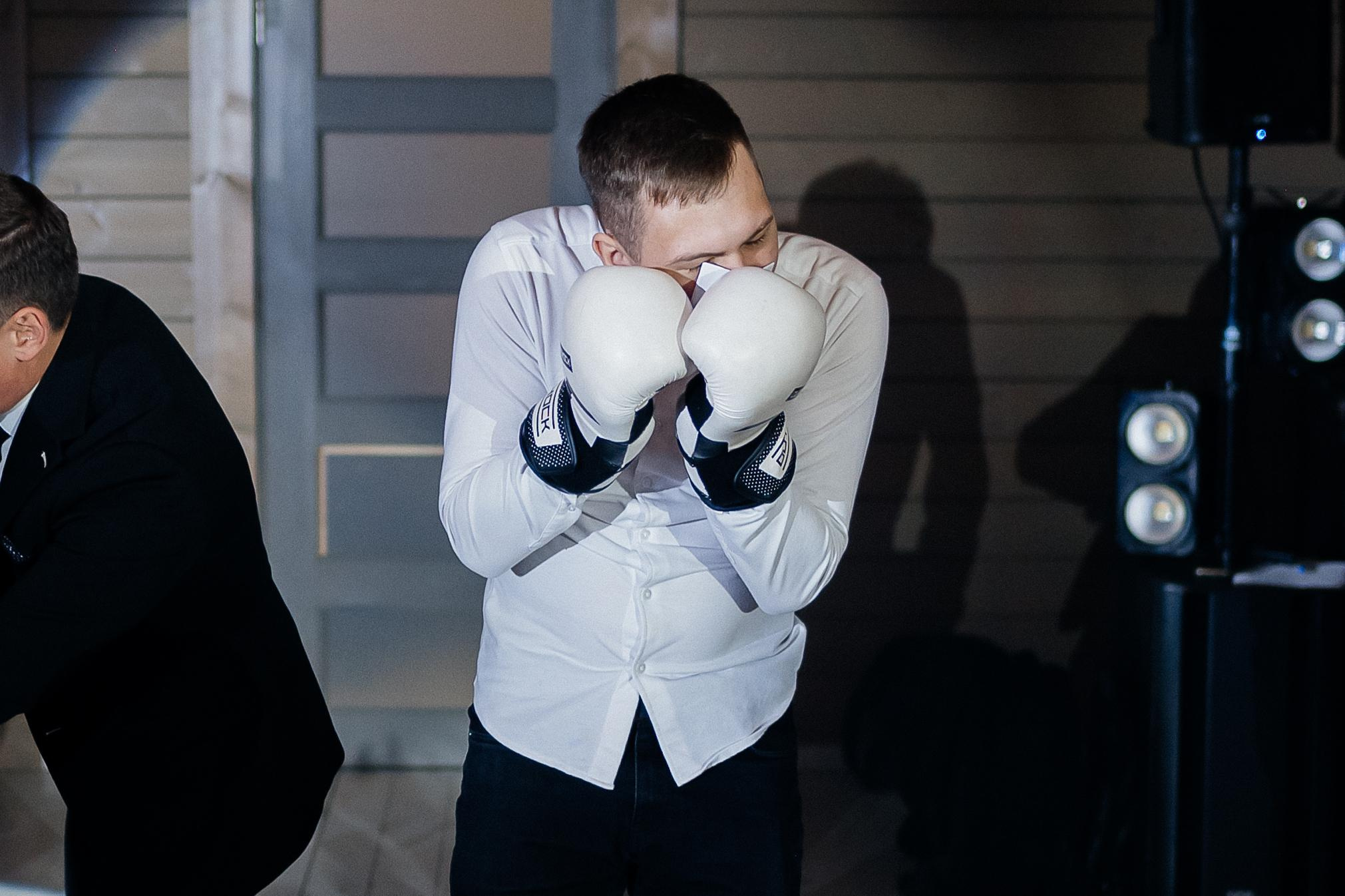 Свадебные сборы Кати и Степана в отеле Radisson Blu Olimpiyskiy. Свадебный фотограф Москва — Сергей и Татьяна