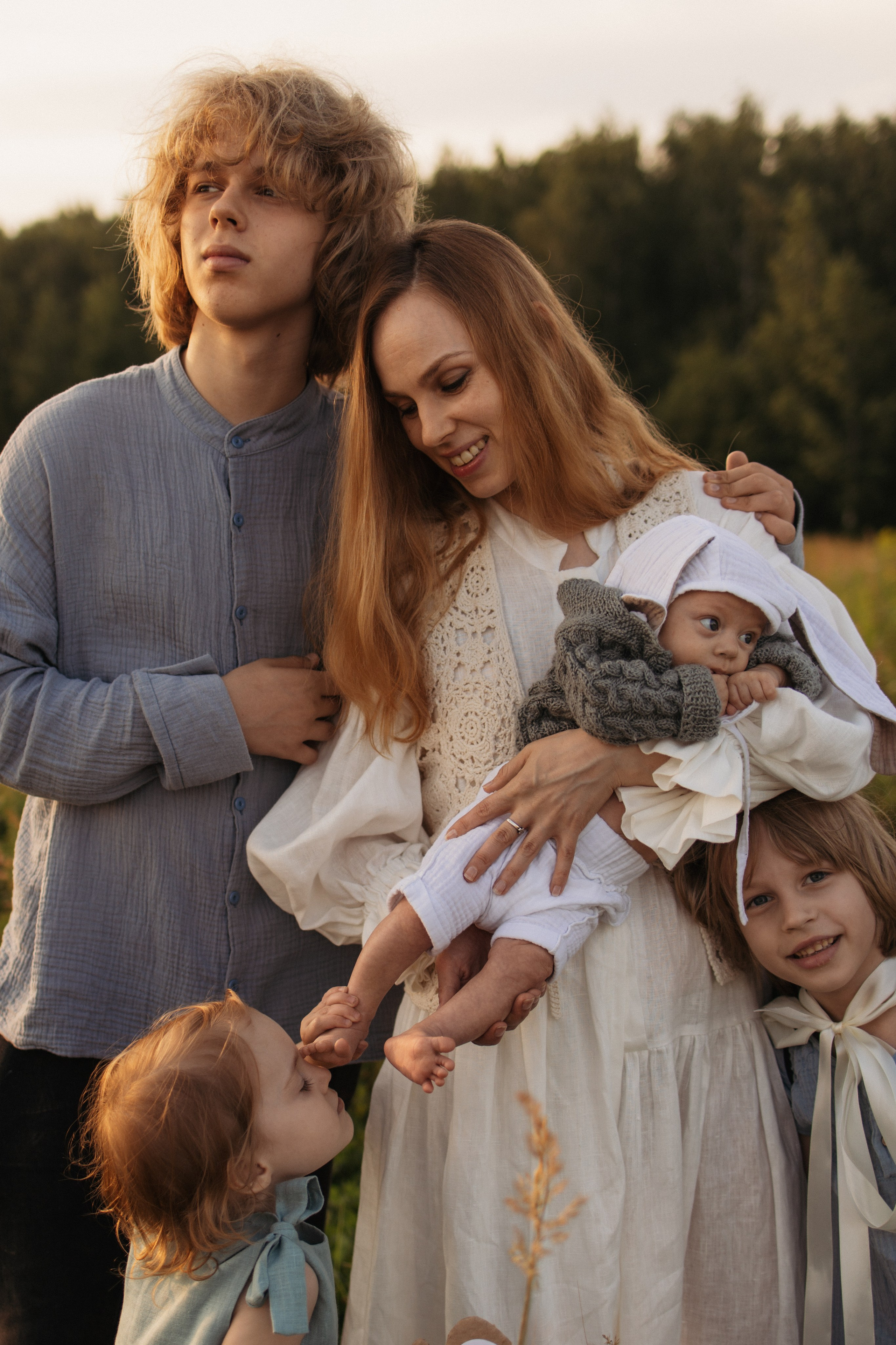 Семейная фотосессия в поле. Семейный фотограф в Москве Марина Петра