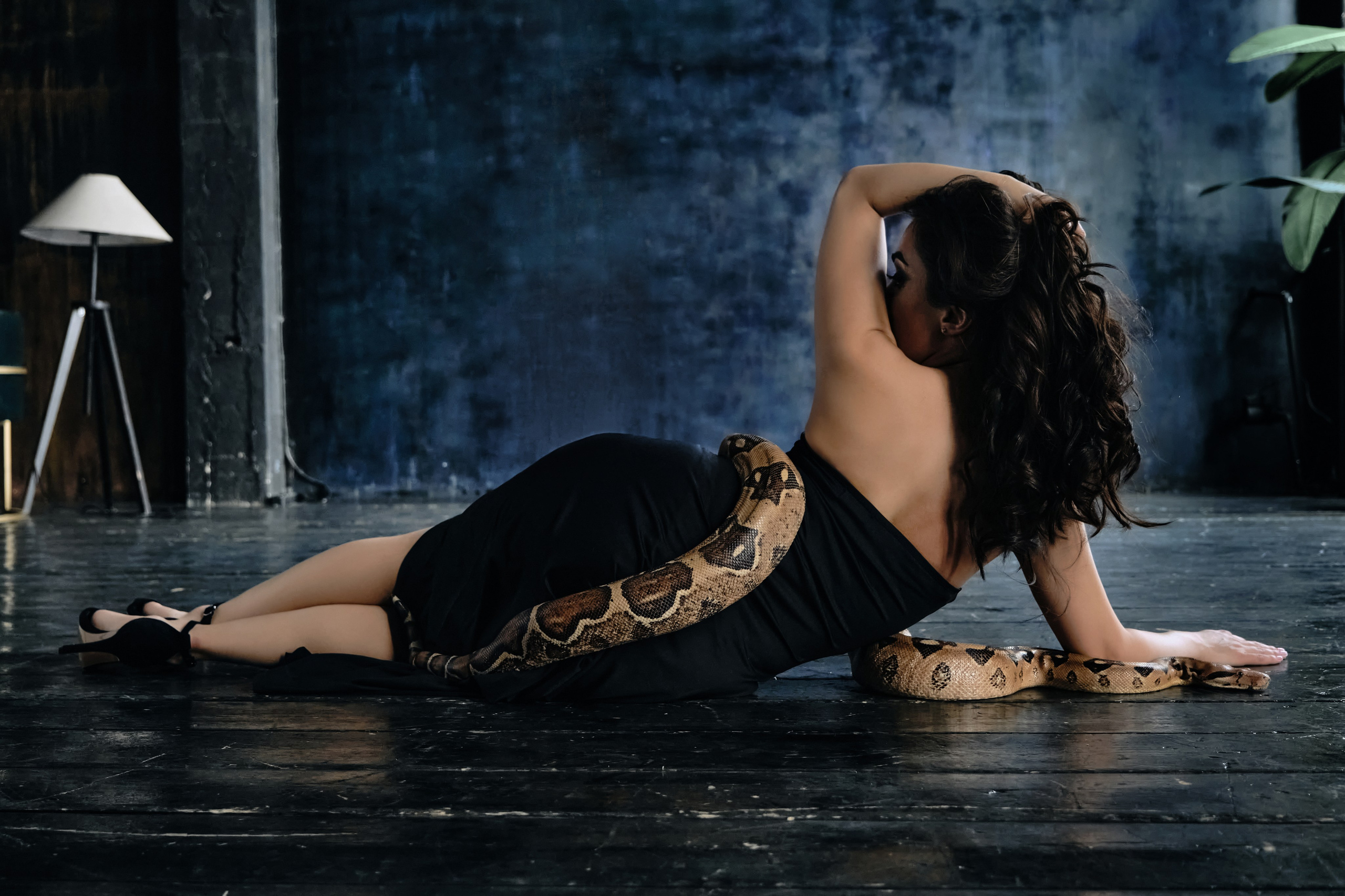 Фотосессия со змеёй в Москве — съёмки в студии с проверенными заводчиками. Портретный фотограф в Москве — Виктория Колышева