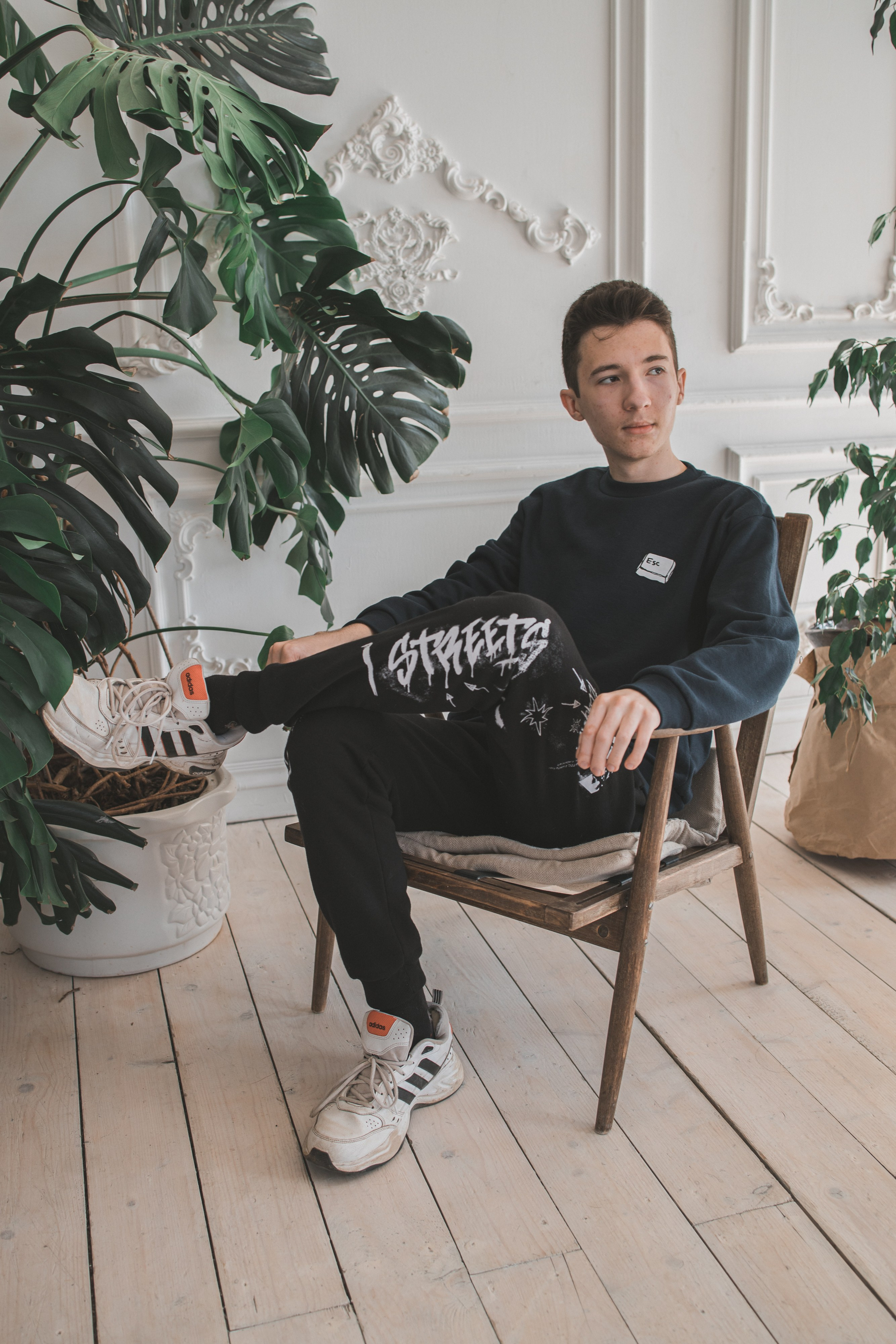 Тематическая фотосъемка 11 класса в гламурном стиле. Выпускные альбомы в Серпухове