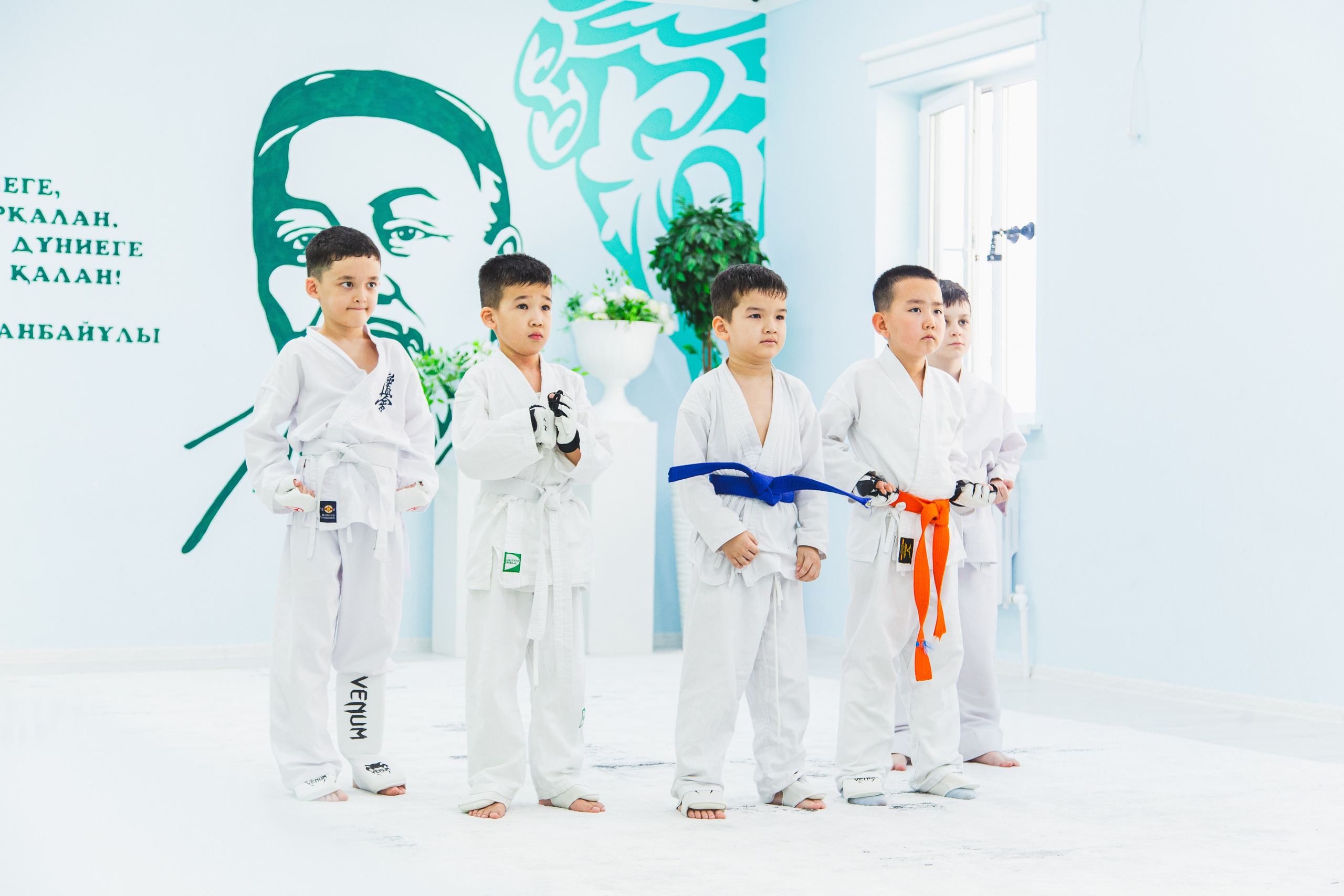 Sova School Атырау. Рекламный и портретный фотограф в Алматы — Серекпаев Танирхан