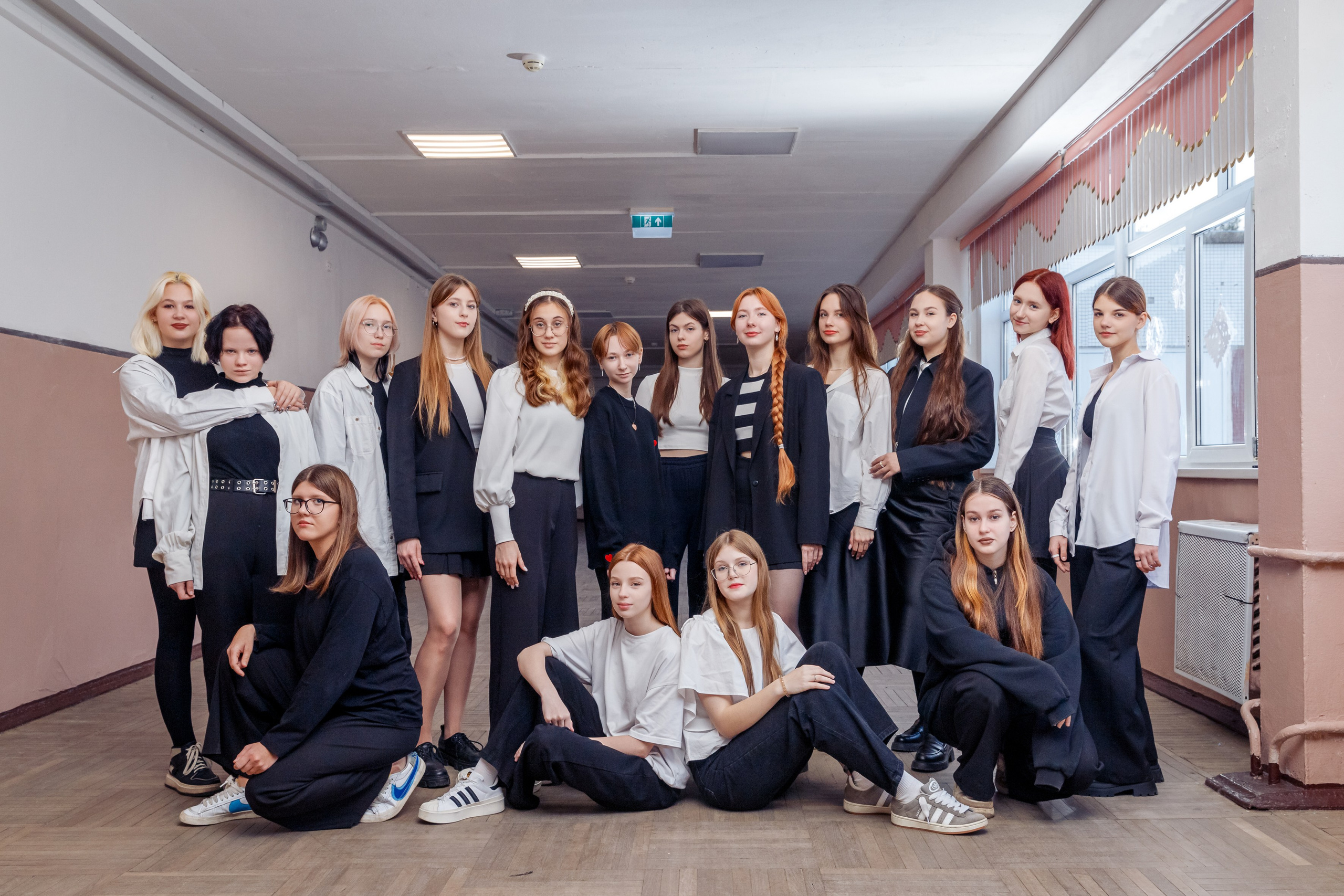 И В ШКОЛЕ ЕСТЬ ЖИЗНЬ. Марина Ушакова. Фотограф. Выпускные альбомы. г. Краснодар