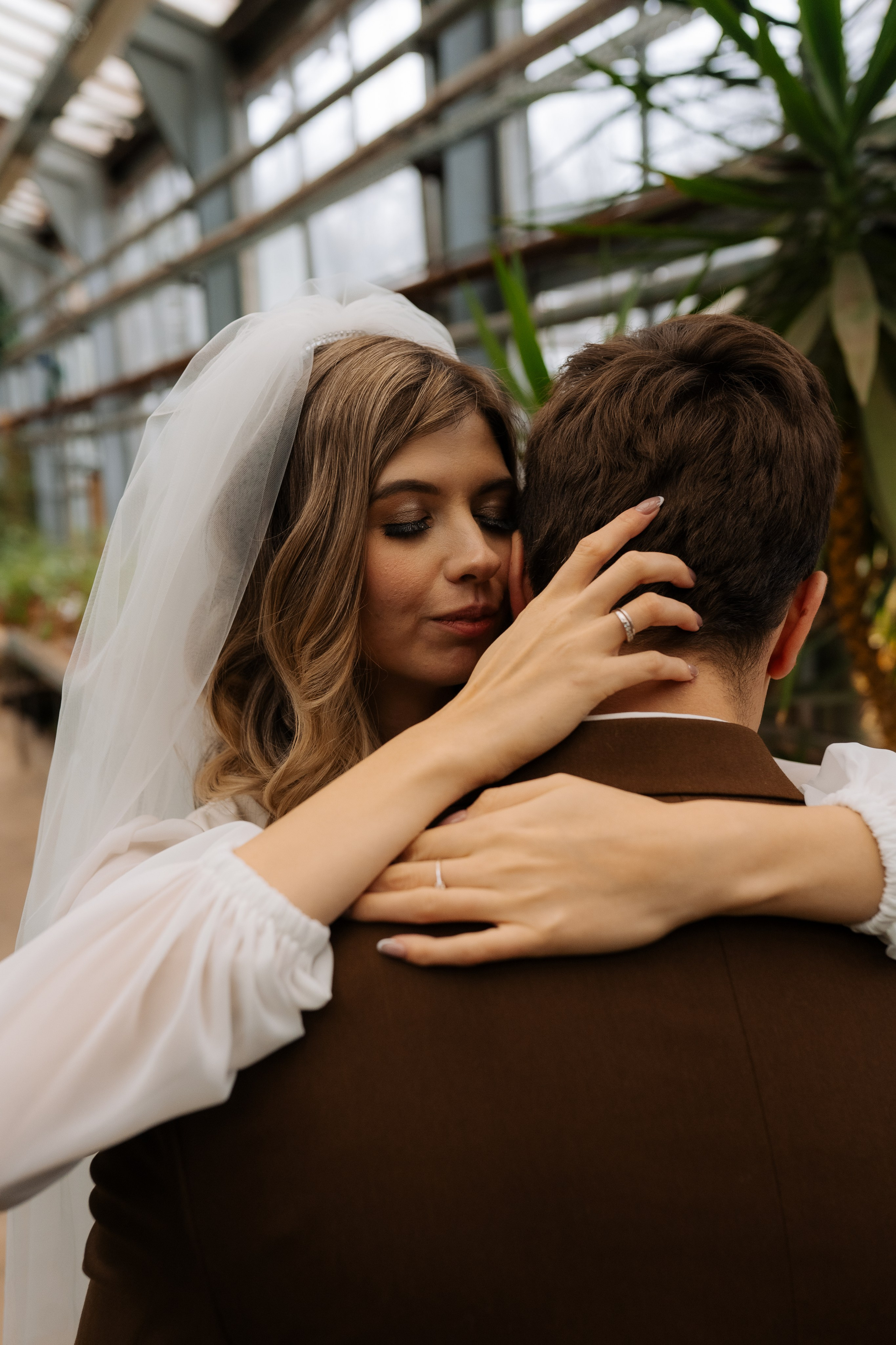 Свадебная фотосессия в оранжерее, Москва. Свадебный фотограф в Москве Анна Полушина