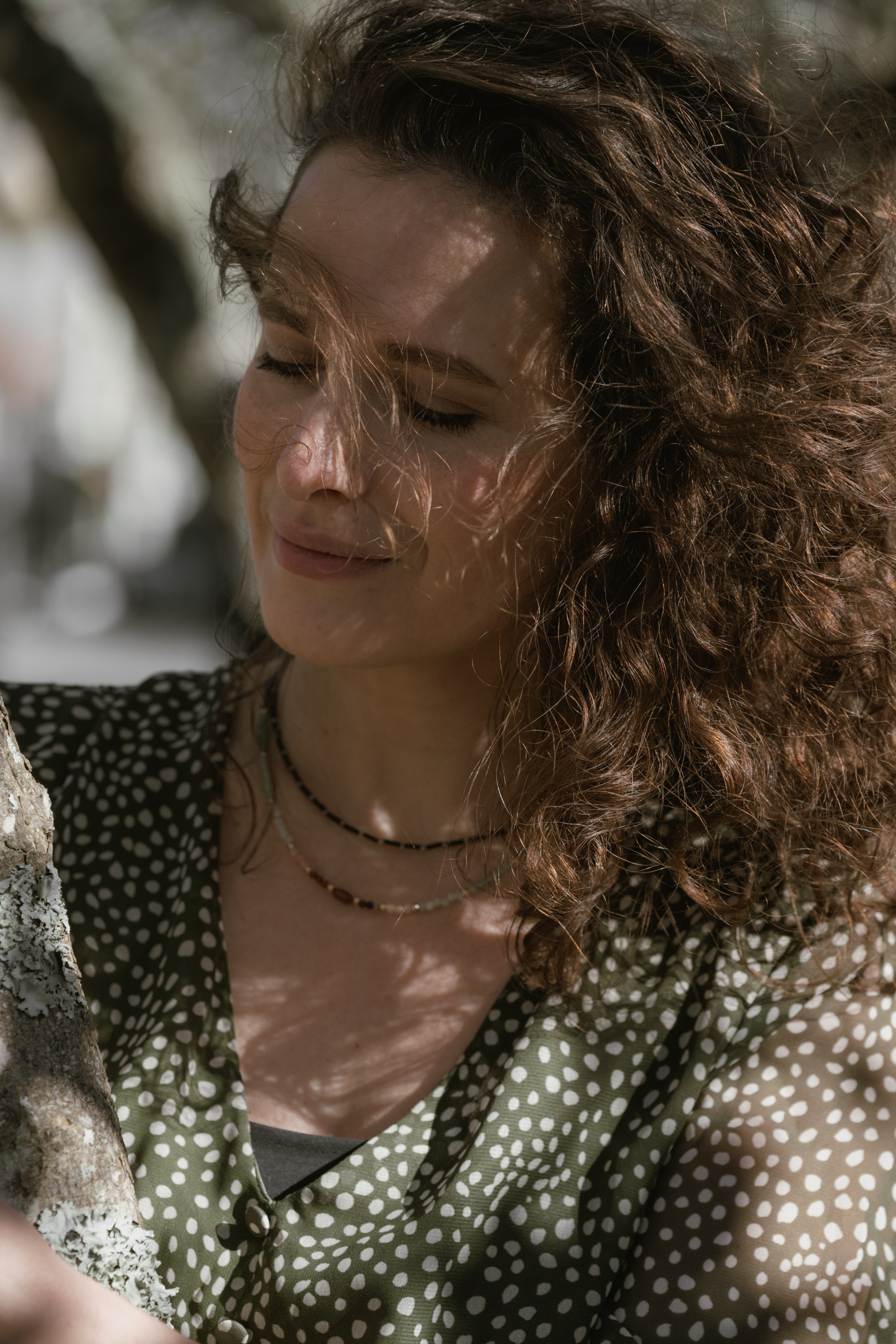 MARIA with Magnolias. Anastasiia Antoniuk portrait, family and couple photographer, Portugal