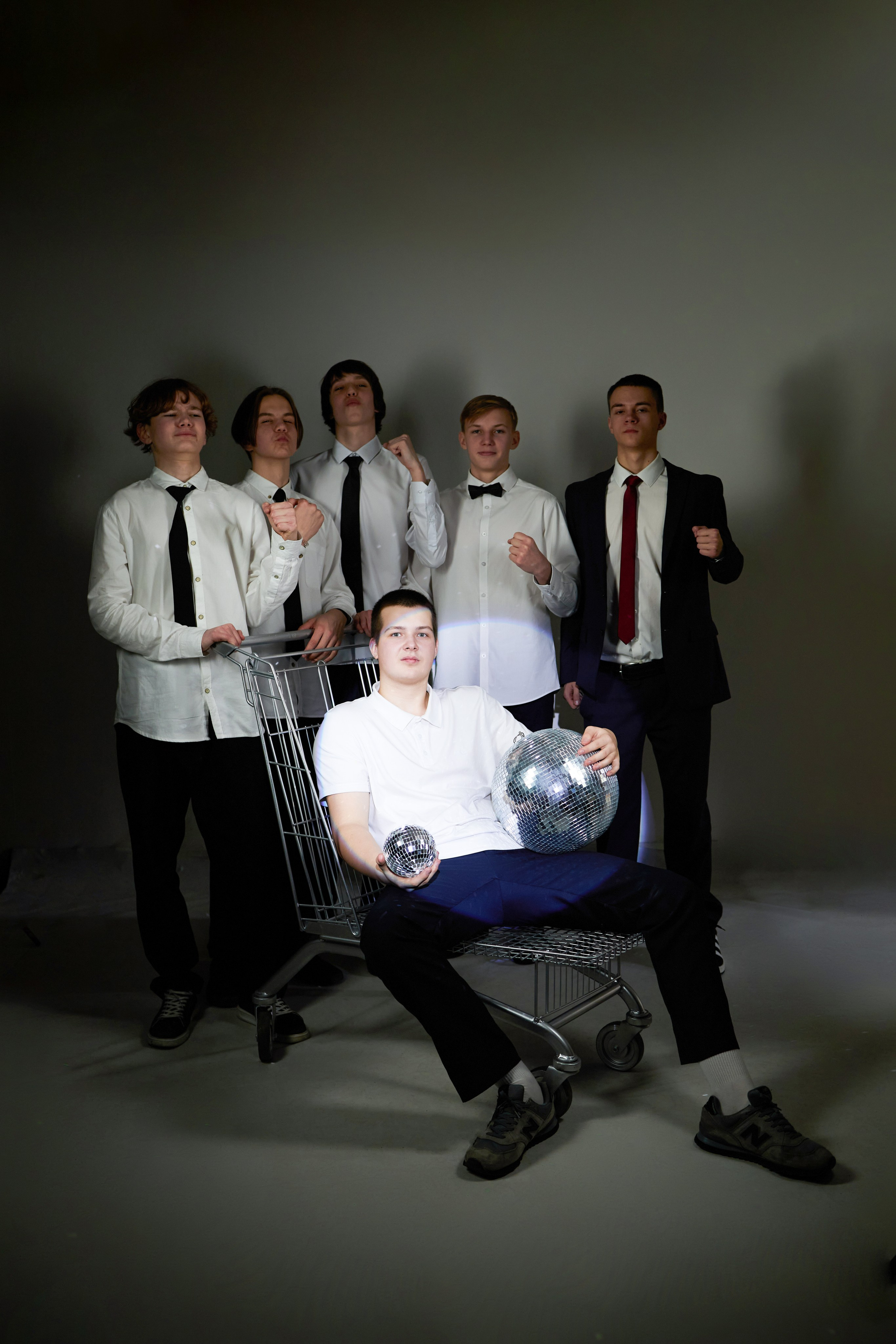 Заказать выпускной школьный альбом Тюмень. Выпускные альбомы в Тюмени для школ, садов, вузов спортивных секций