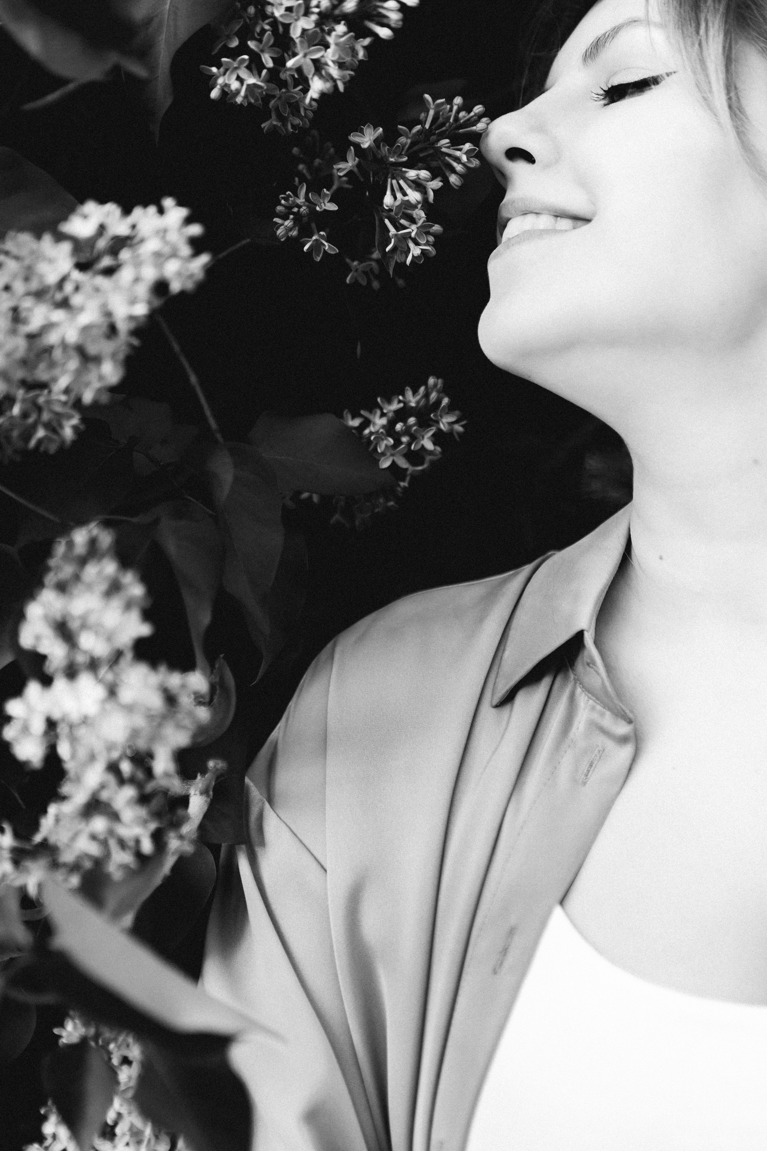 Фотосессия для пары в сиреневом саду. Фотограф Калагина Светлана