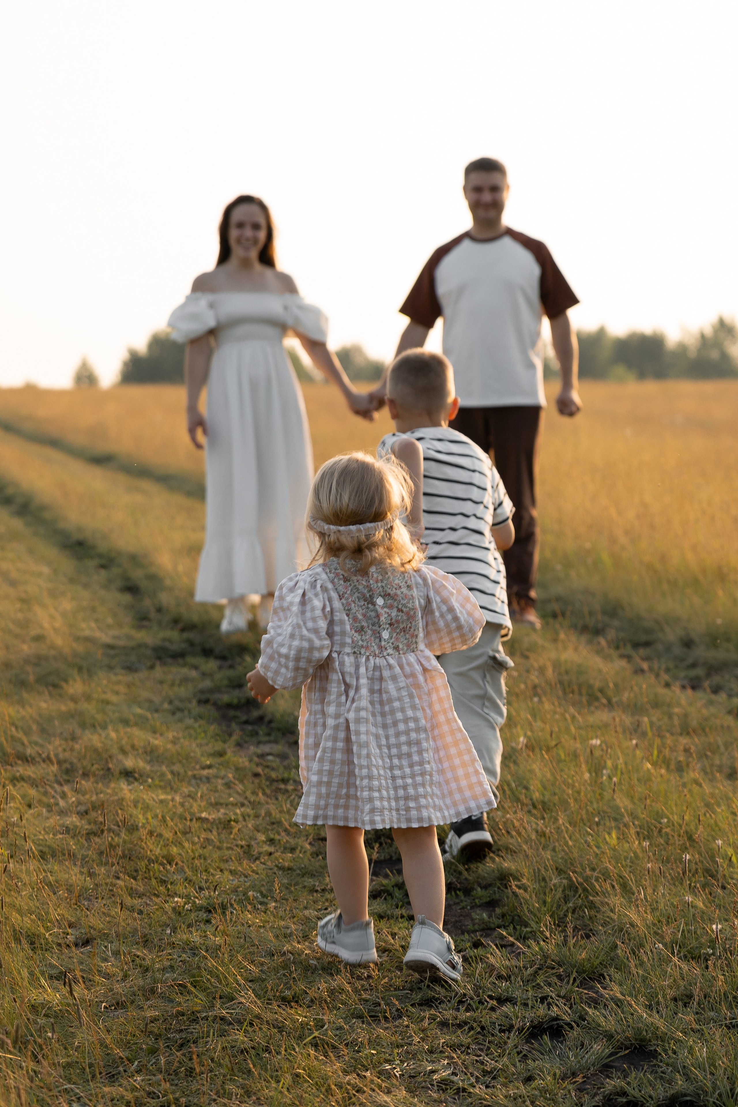 В поле. Семейный и свадебный фотограф в Челябинске Мария Леонтьева