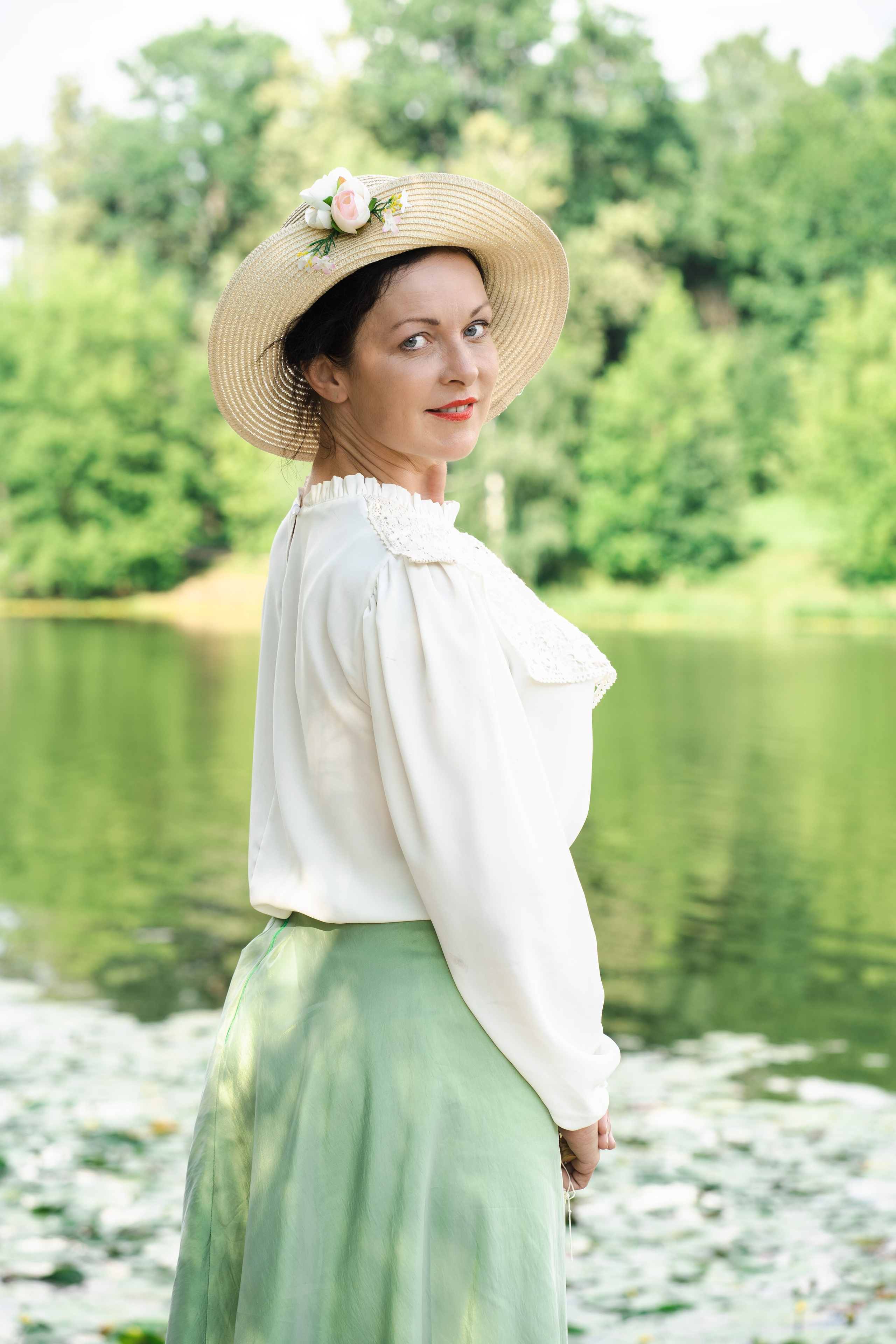 Девушка с кувшинками. Семейный и детский фотограф Ирина Ильиных-Вольная в Москве и не только