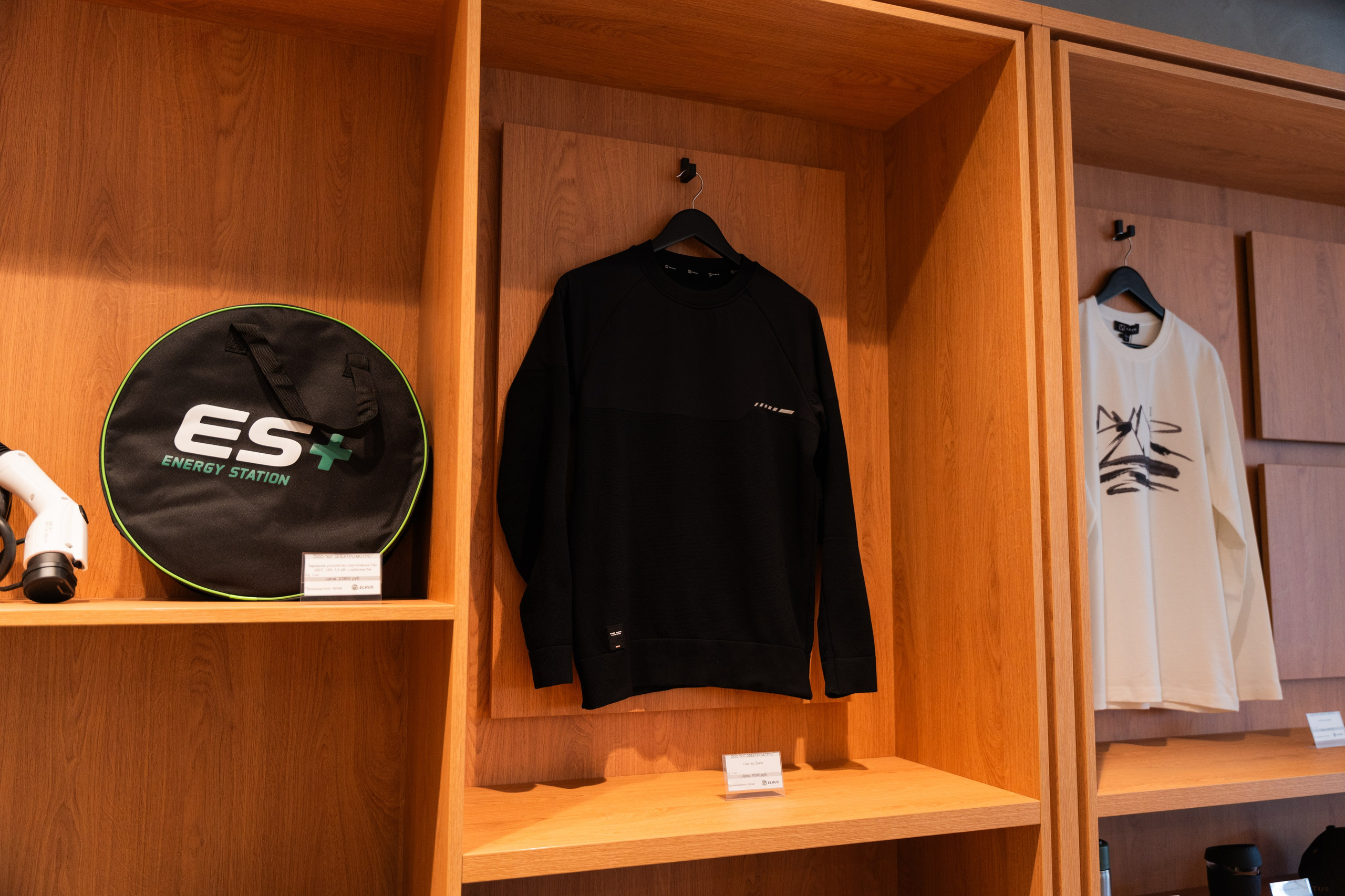 Интерьерная фотосъемка автосалона Elrus в Краснодаре. Zeekr, LiXiang Профессиональная фотосъемка интерьера премиум-автосалона в Краснодаре. Шедевры для Вас! Фотограф и Видеограф в Краснодаре Пахиев Руслан