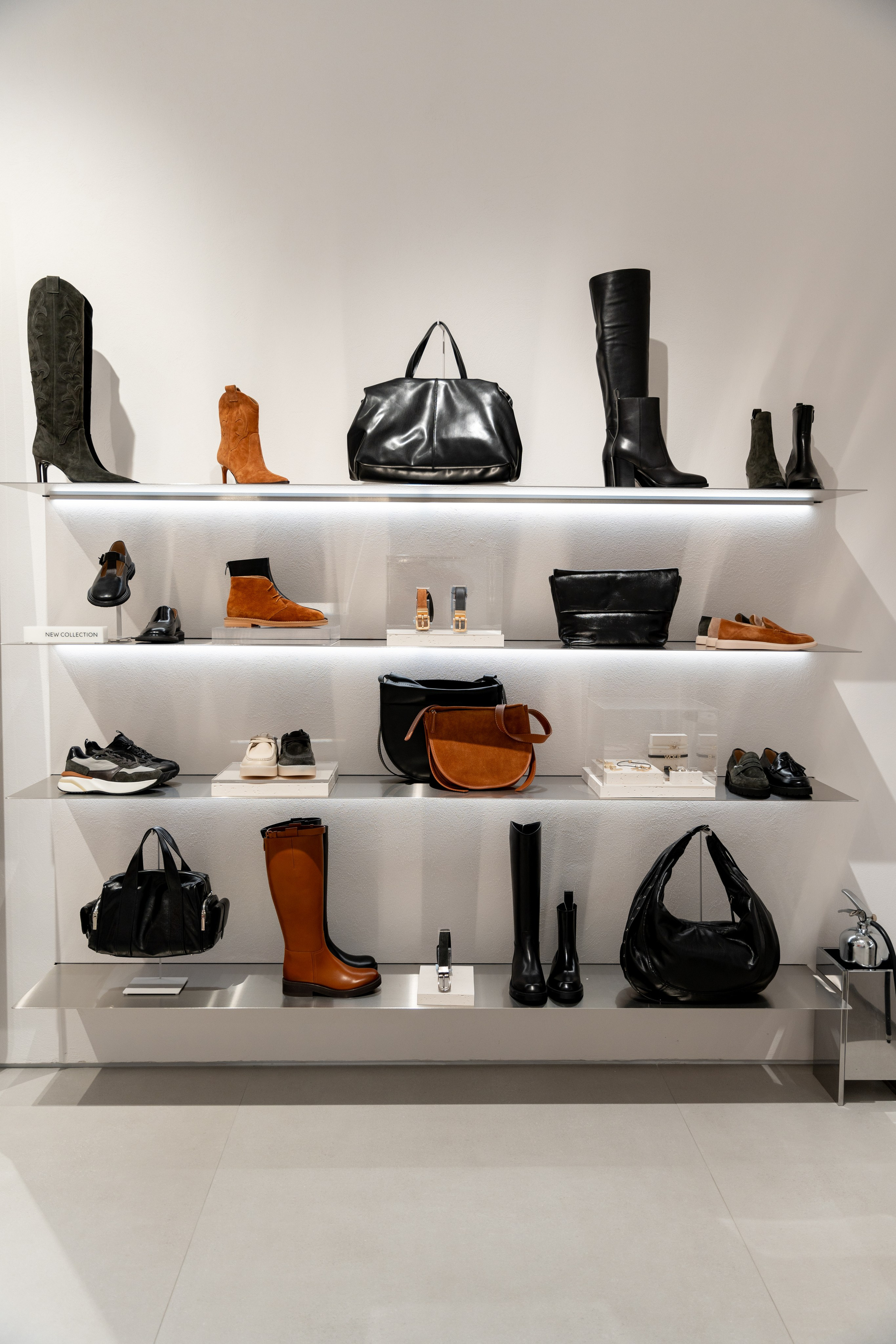 Интерьерная фотосъемка магазина Ekonika в Краснодаре — обувной бренд Профессиональная фотосъемка Ekonika — фирменный магазин в Краснодаре. Шедевры для Вас! Фотограф и Видеограф в Краснодаре Пахиев Руслан