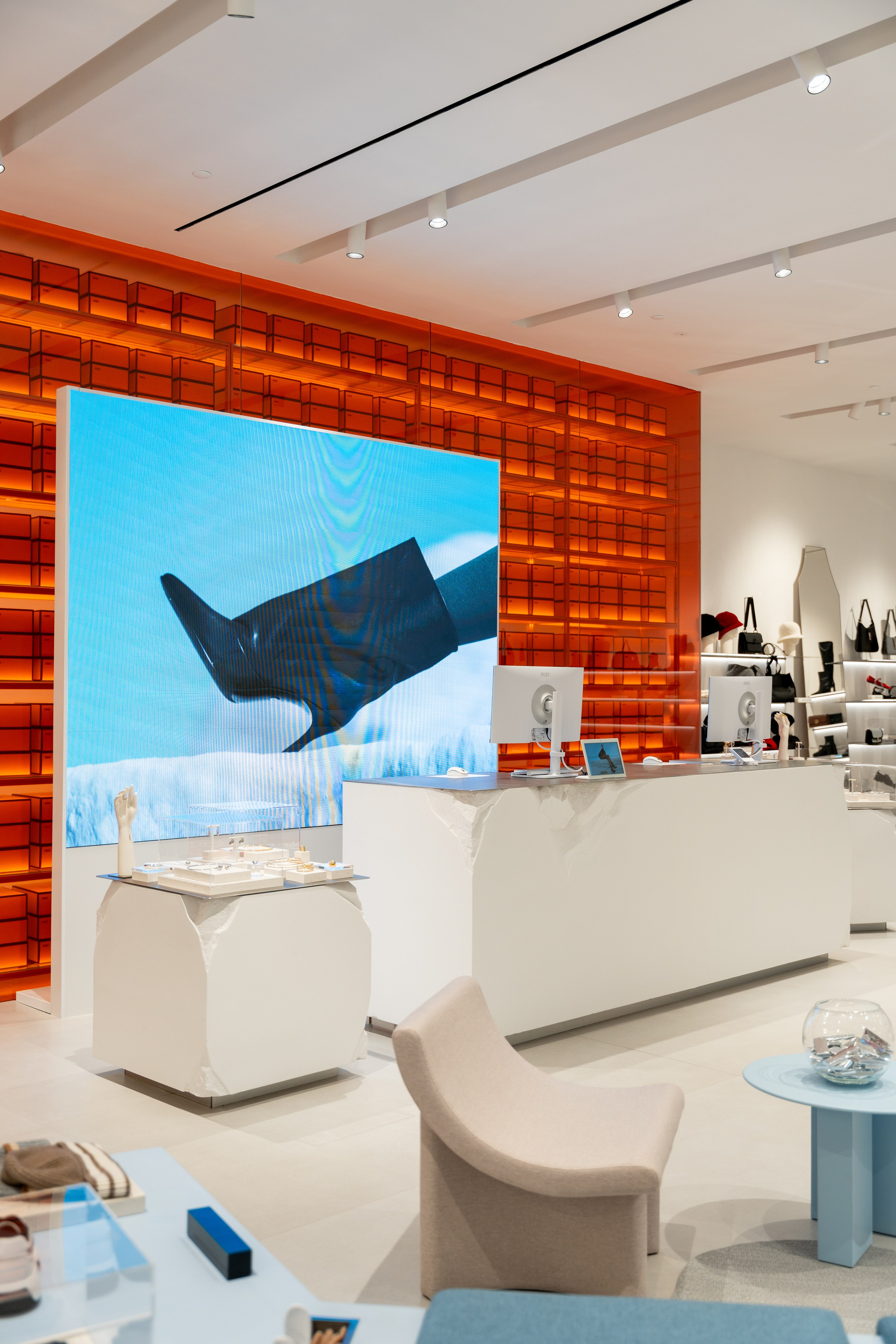 Интерьерная фотосъемка магазина Ekonika в Краснодаре — обувной бренд Профессиональная фотосъемка Ekonika — фирменный магазин в Краснодаре. Шедевры для Вас! Фотограф и Видеограф в Краснодаре Пахиев Руслан