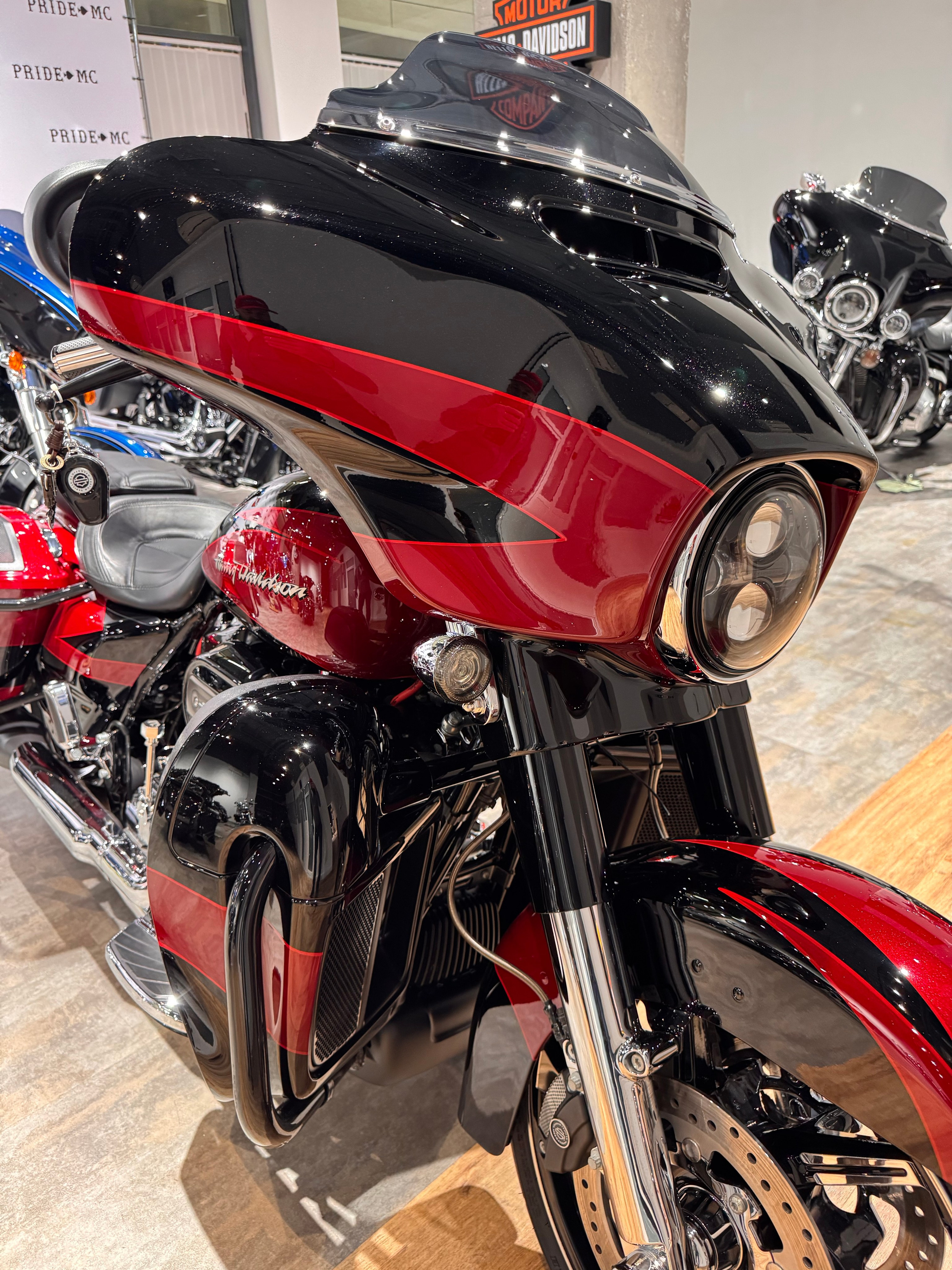 Купить Harley-Davidson 114 CVO Street Glide Special (Touring) — подробнее на сайте. Hello Davidson, Москва. Только хорошие мотоциклы…