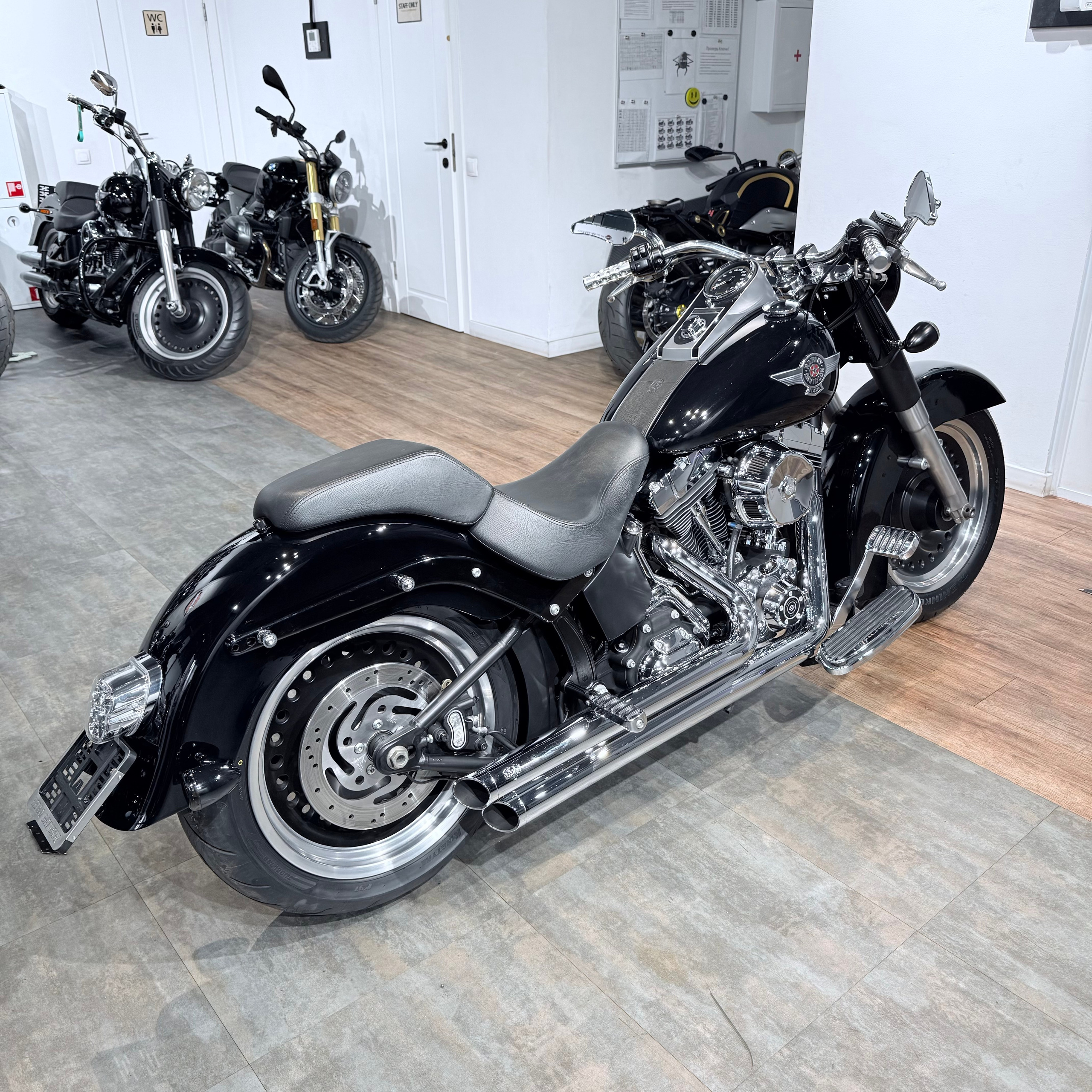 2011 Fat Boy АВS Vivd Вlаck Vanсе & Hinеs. Hello Davidson, Москва. Только хорошие мотоциклы…