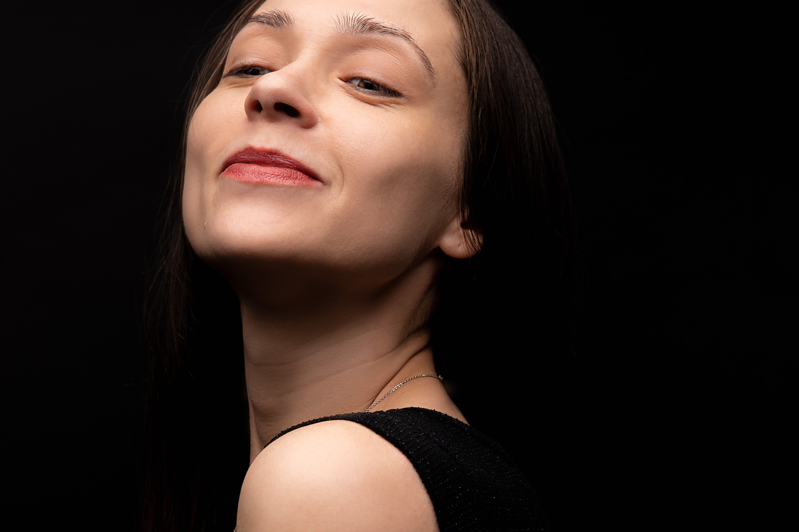 Портретный фотограф Юрий Торлопов — фотосессия девушки в студии СПб